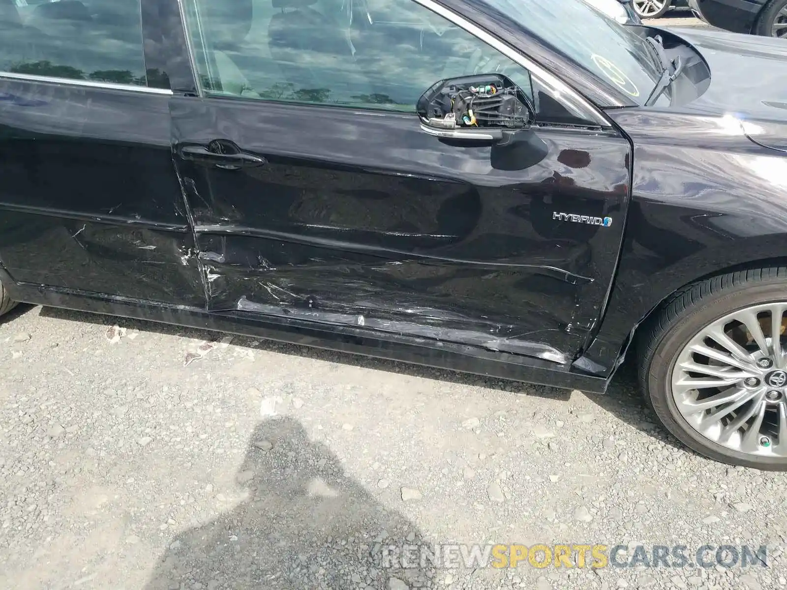 9 Photograph of a damaged car 4T1B21FB3KU010711 TOYOTA AVALON 2019