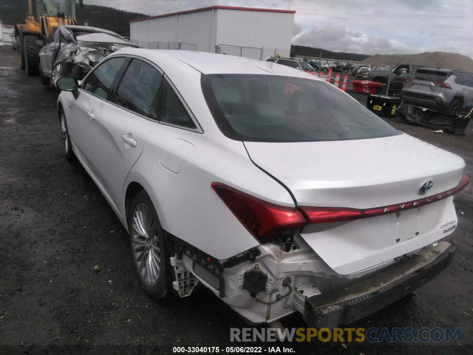 3 Photograph of a damaged car 4T1B21FB4KU001953 TOYOTA AVALON 2019