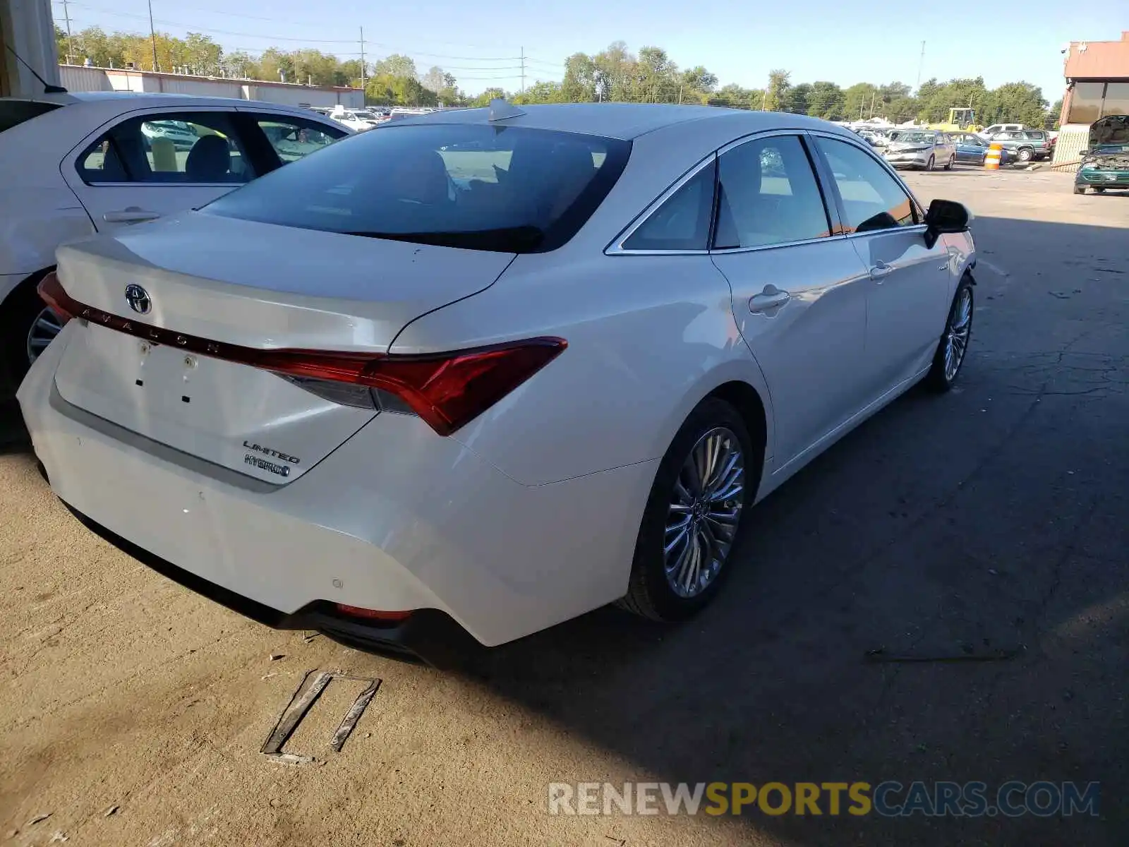 4 Photograph of a damaged car 4T1B21FB4KU010412 TOYOTA AVALON 2019