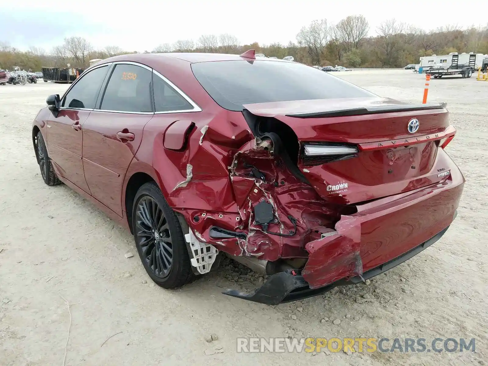 3 Photograph of a damaged car 4T1B21FB4KU011351 TOYOTA AVALON 2019