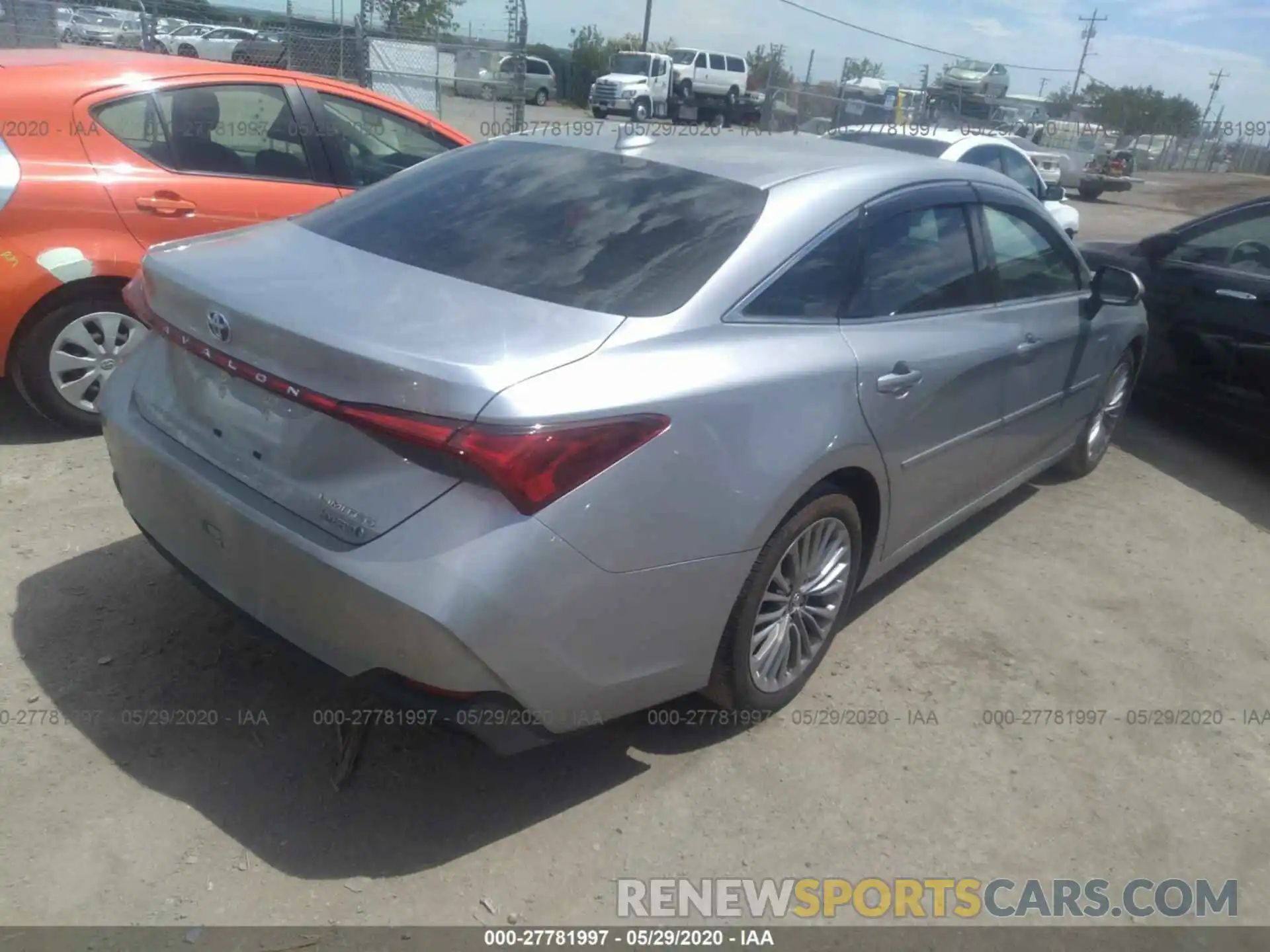 4 Photograph of a damaged car 4T1B21FB5KU002349 TOYOTA AVALON 2019