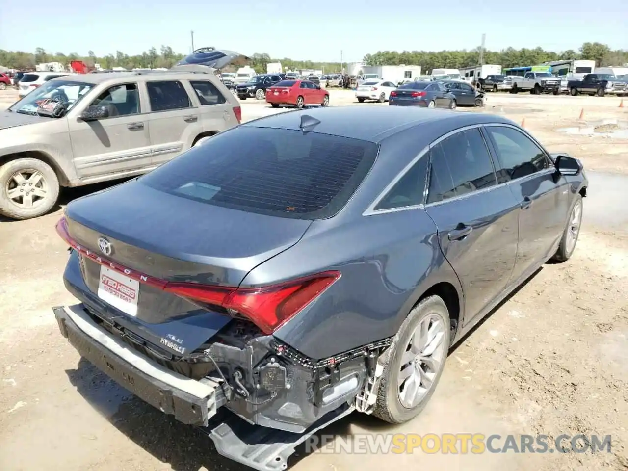 4 Photograph of a damaged car 4T1B21FB5KU002612 TOYOTA AVALON 2019