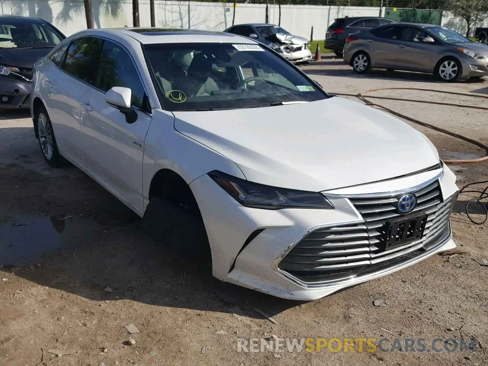 1 Photograph of a damaged car 4T1B21FB5KU003212 TOYOTA AVALON 2019