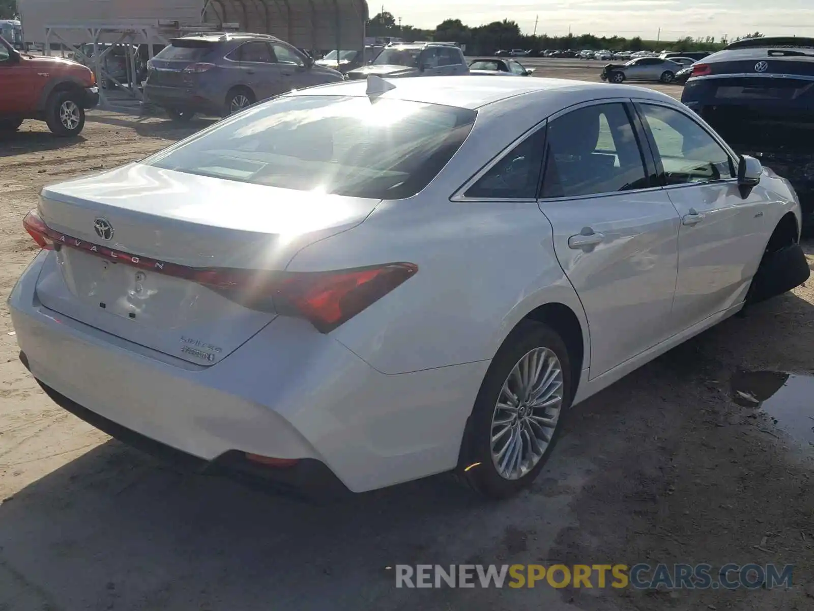 4 Photograph of a damaged car 4T1B21FB5KU003212 TOYOTA AVALON 2019