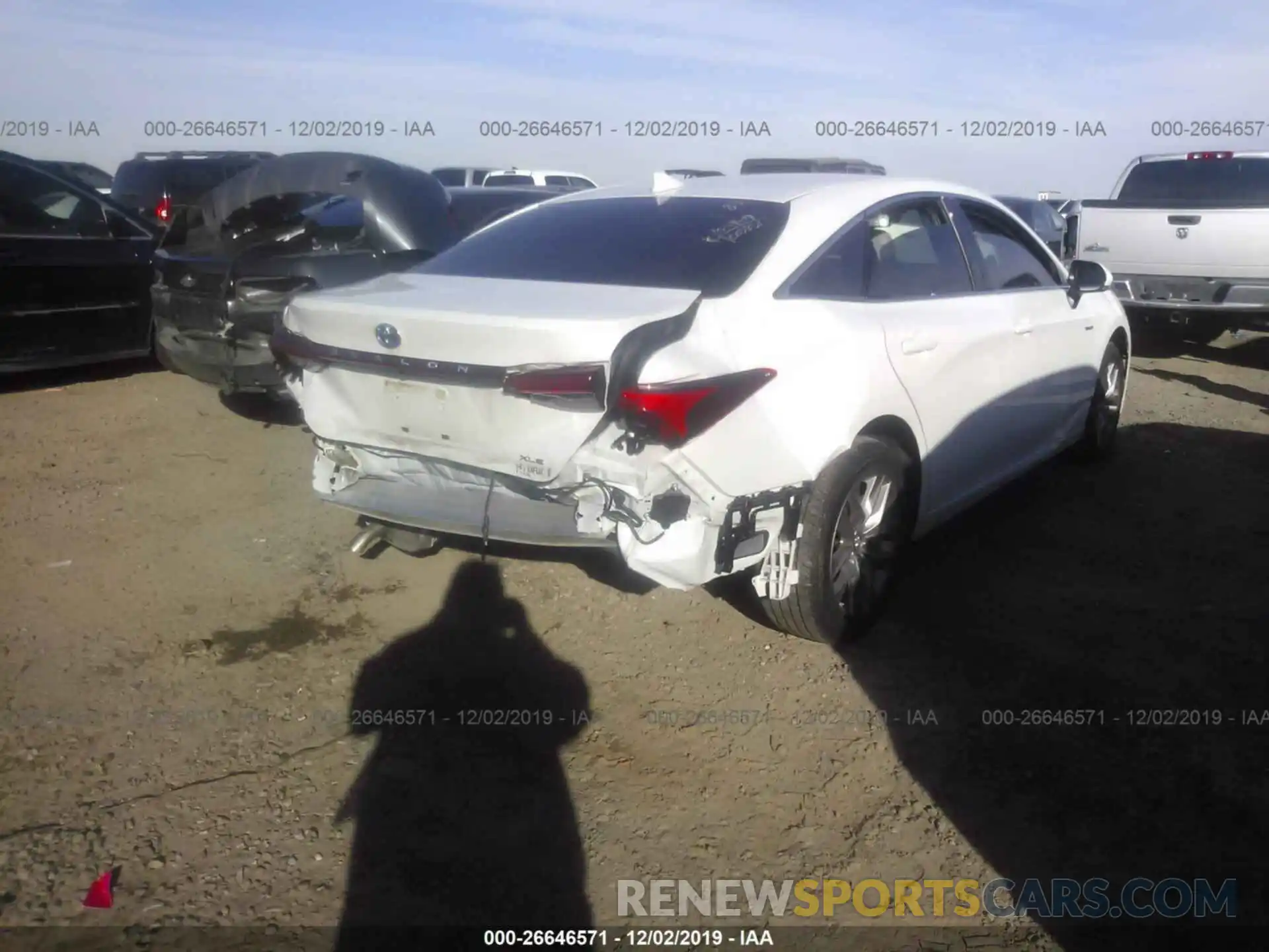 4 Photograph of a damaged car 4T1B21FB5KU005851 TOYOTA AVALON 2019