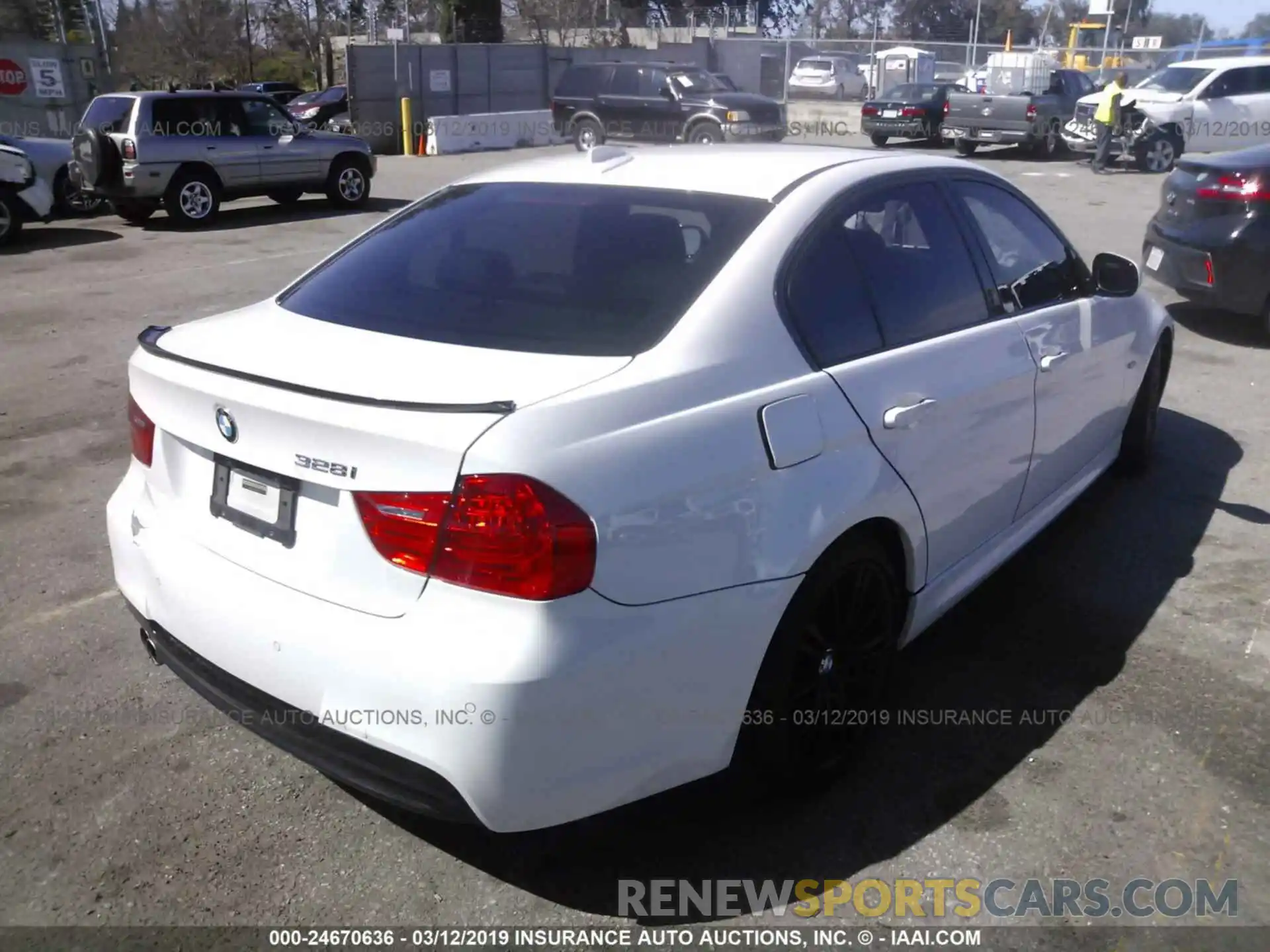 4 Photograph of a damaged car 4T1B21FB5KU005879 TOYOTA AVALON 2019