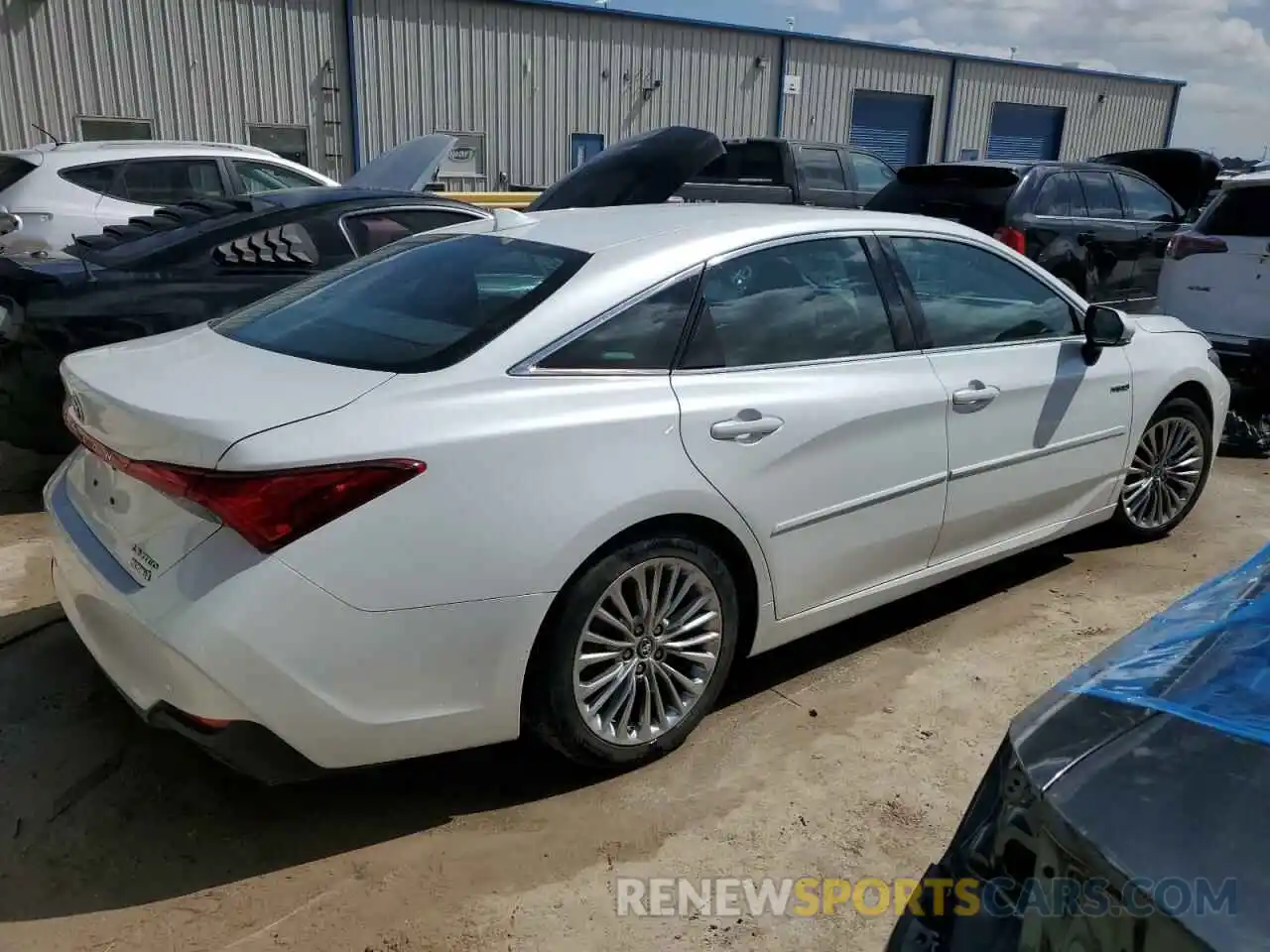 3 Photograph of a damaged car 4T1B21FB5KU010435 TOYOTA AVALON 2019