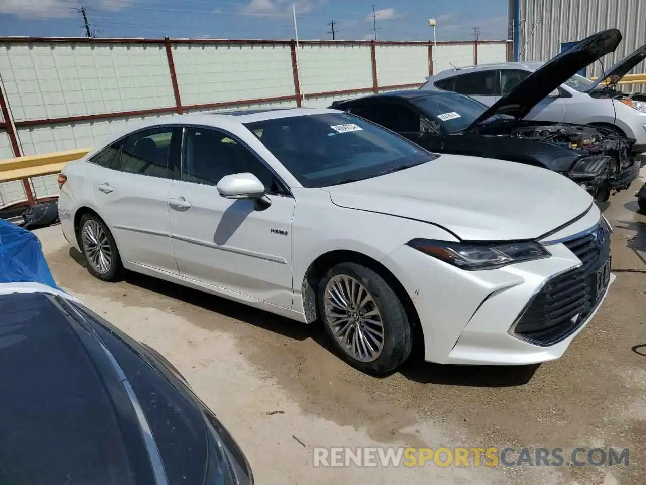 4 Photograph of a damaged car 4T1B21FB5KU010435 TOYOTA AVALON 2019