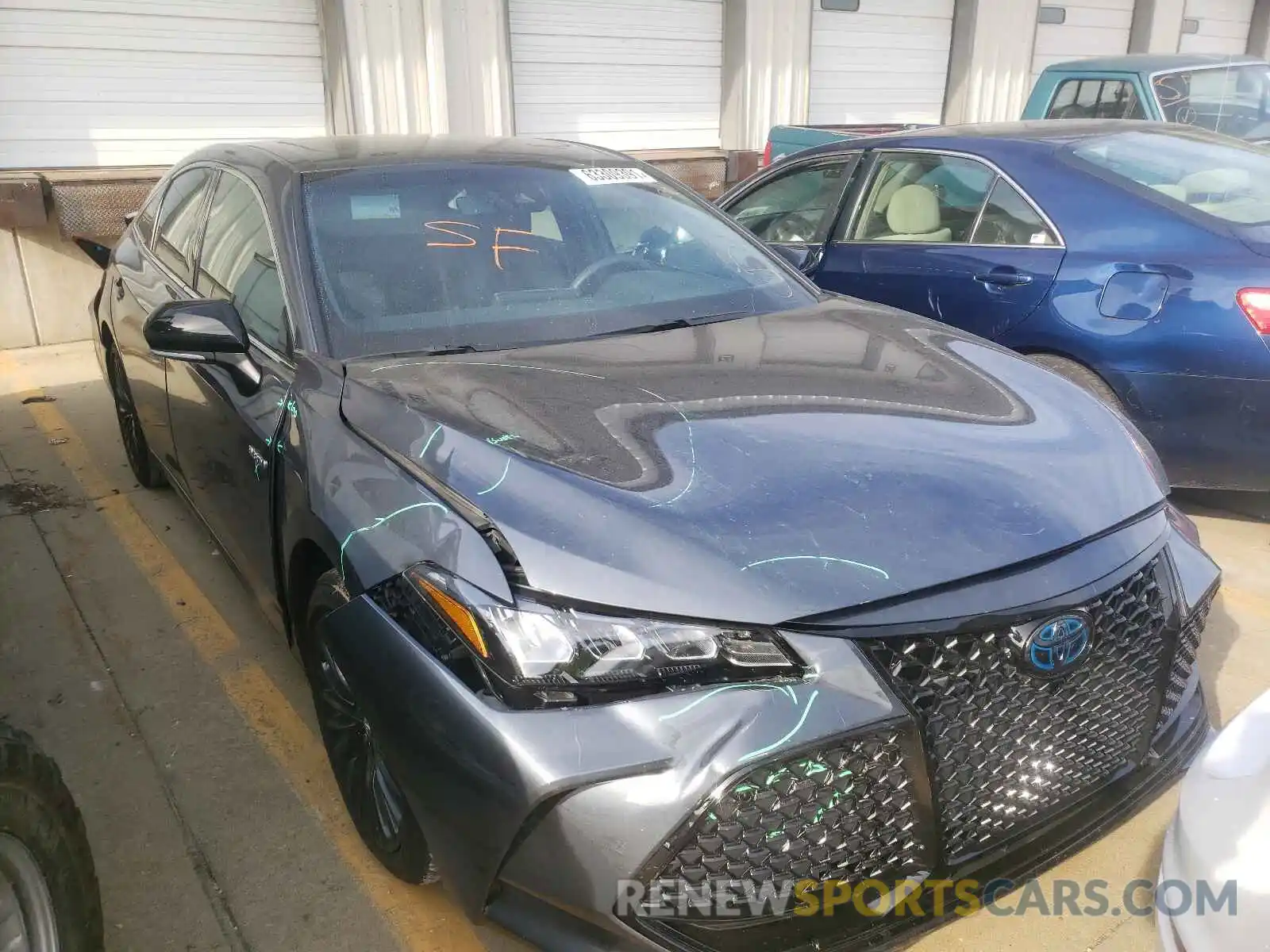 1 Photograph of a damaged car 4T1B21FB5KU011102 TOYOTA AVALON 2019