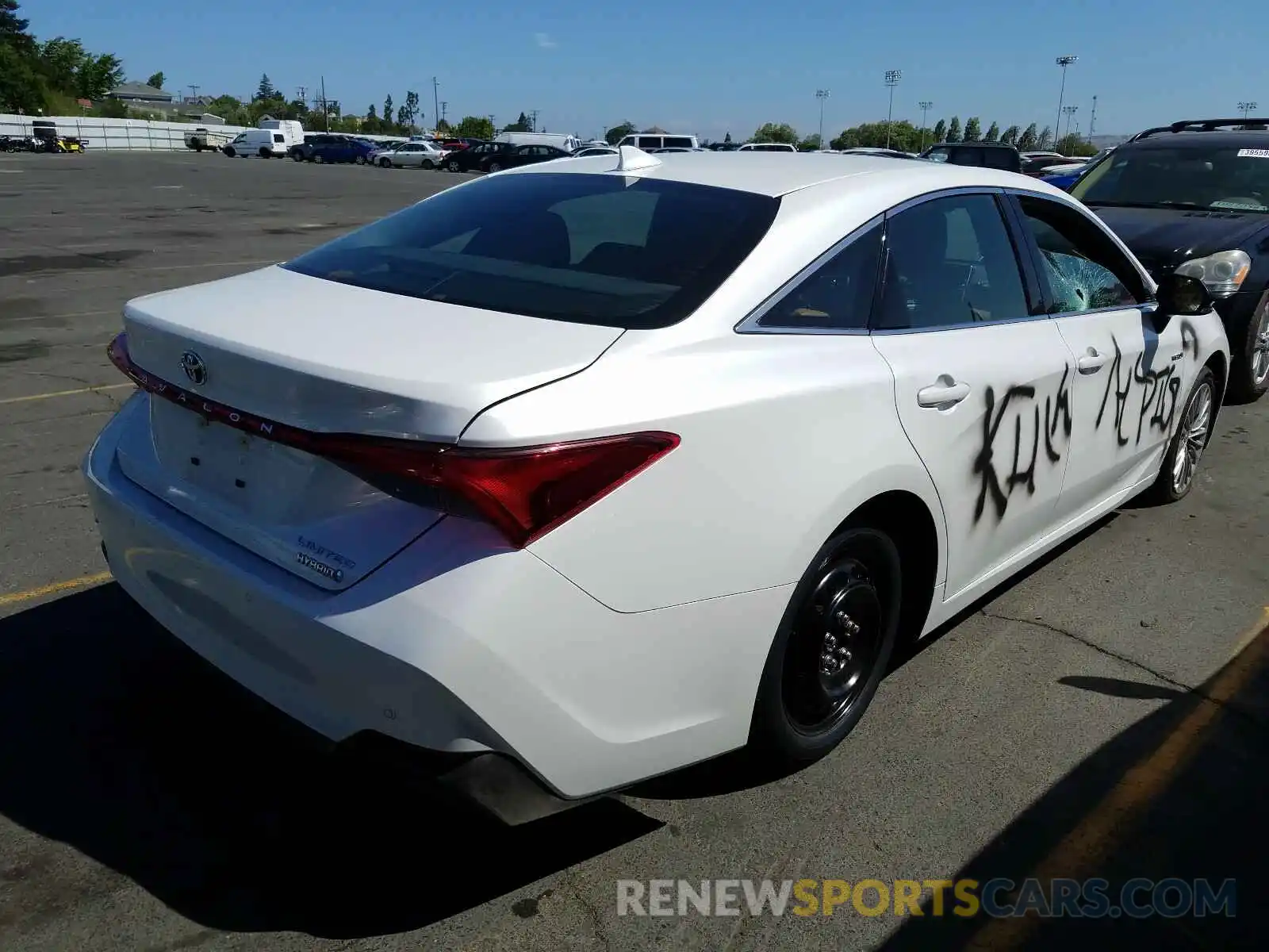 4 Photograph of a damaged car 4T1B21FB5KU011570 TOYOTA AVALON 2019