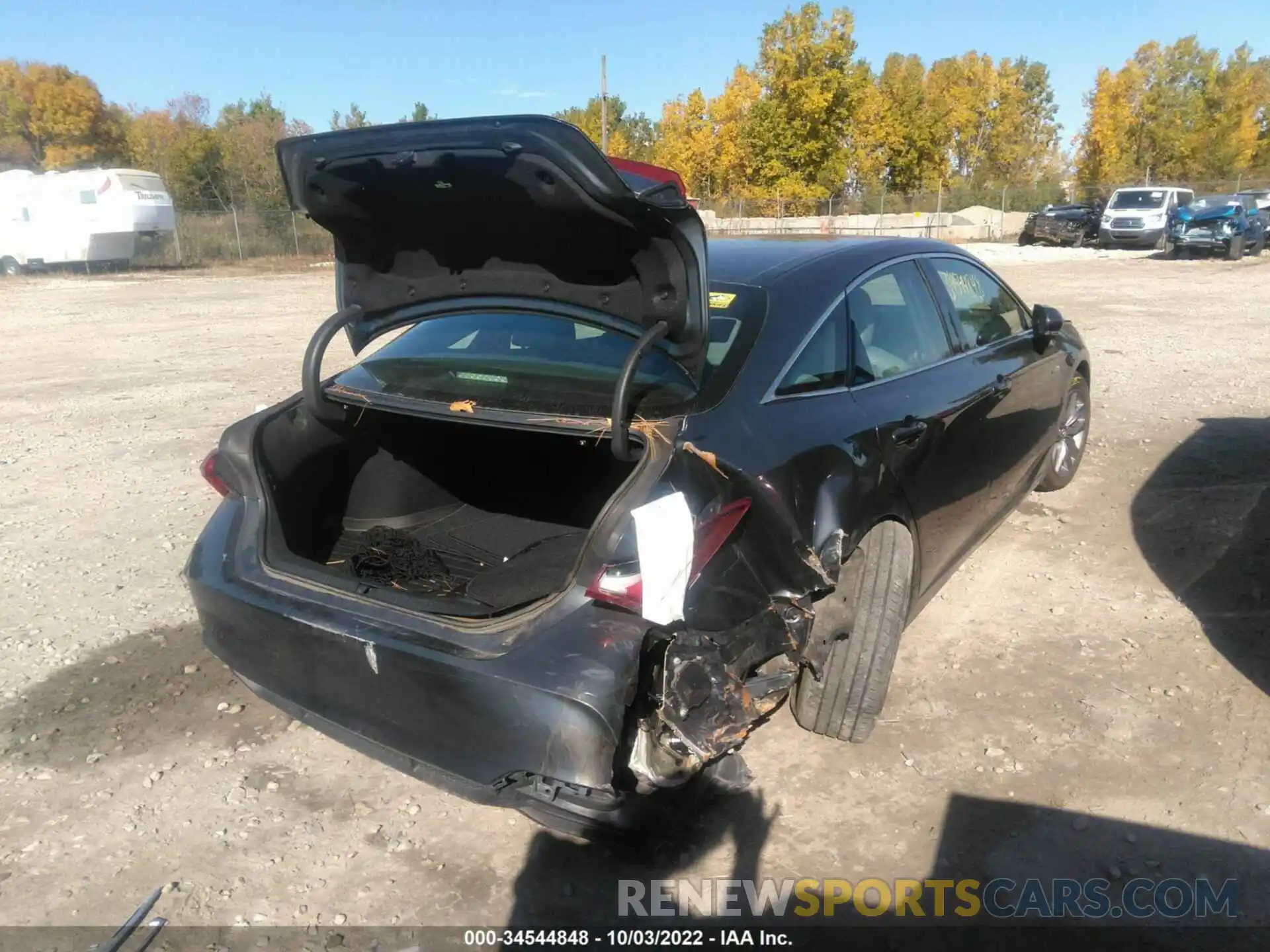 4 Photograph of a damaged car 4T1B21FB6KU002764 TOYOTA AVALON 2019