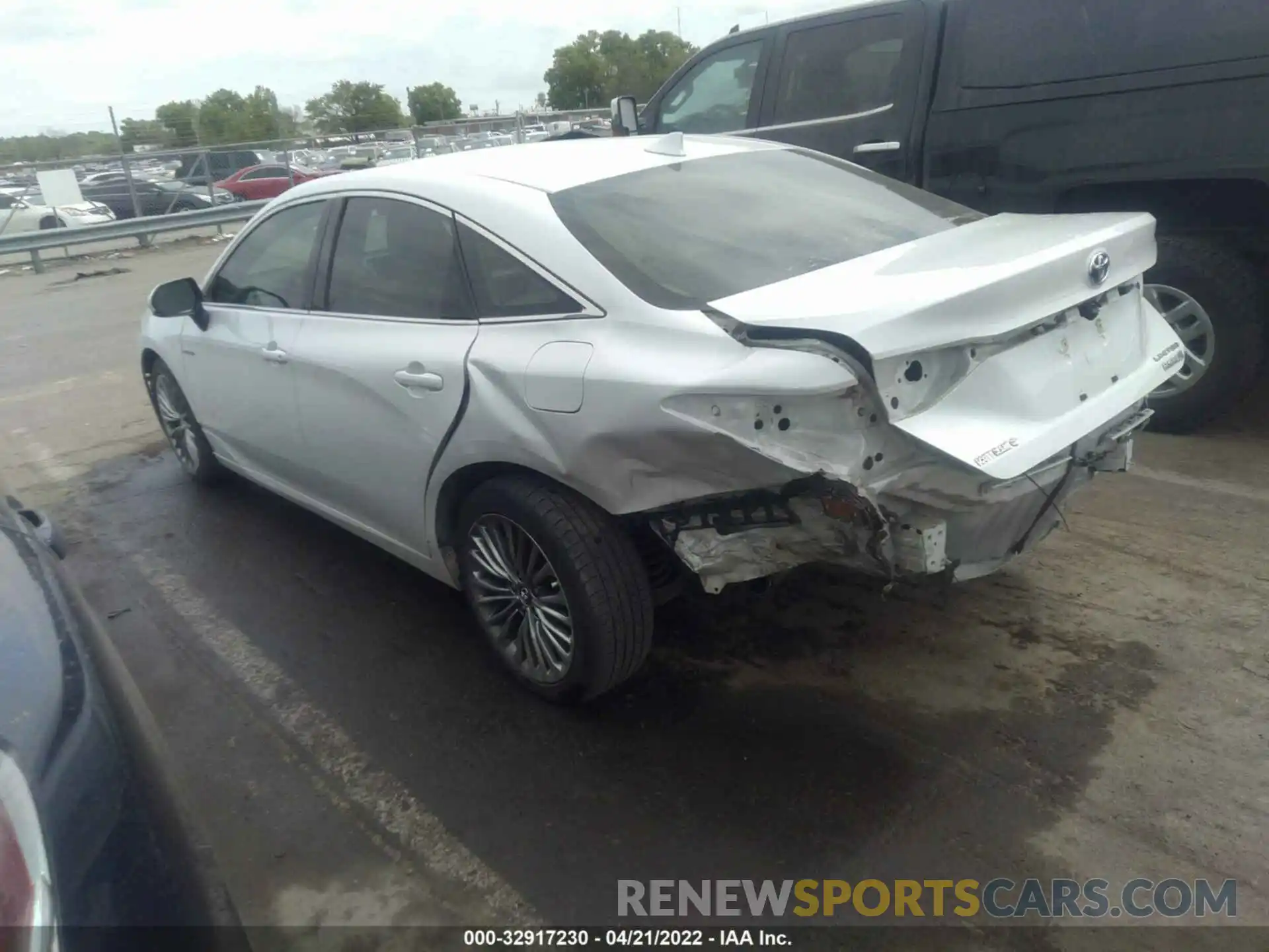 3 Photograph of a damaged car 4T1B21FB6KU003090 TOYOTA AVALON 2019