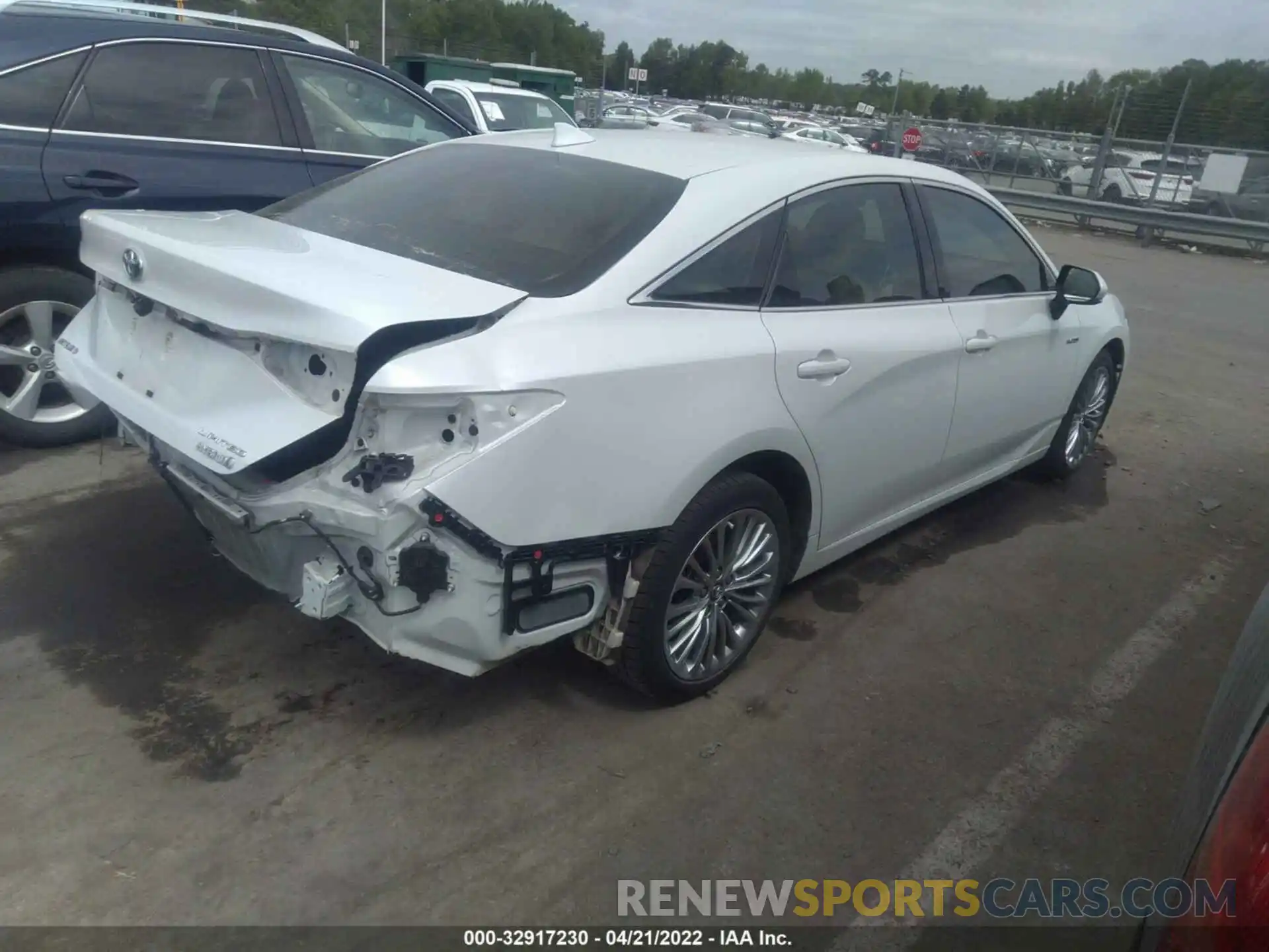 4 Фотография поврежденного автомобиля 4T1B21FB6KU003090 TOYOTA AVALON 2019