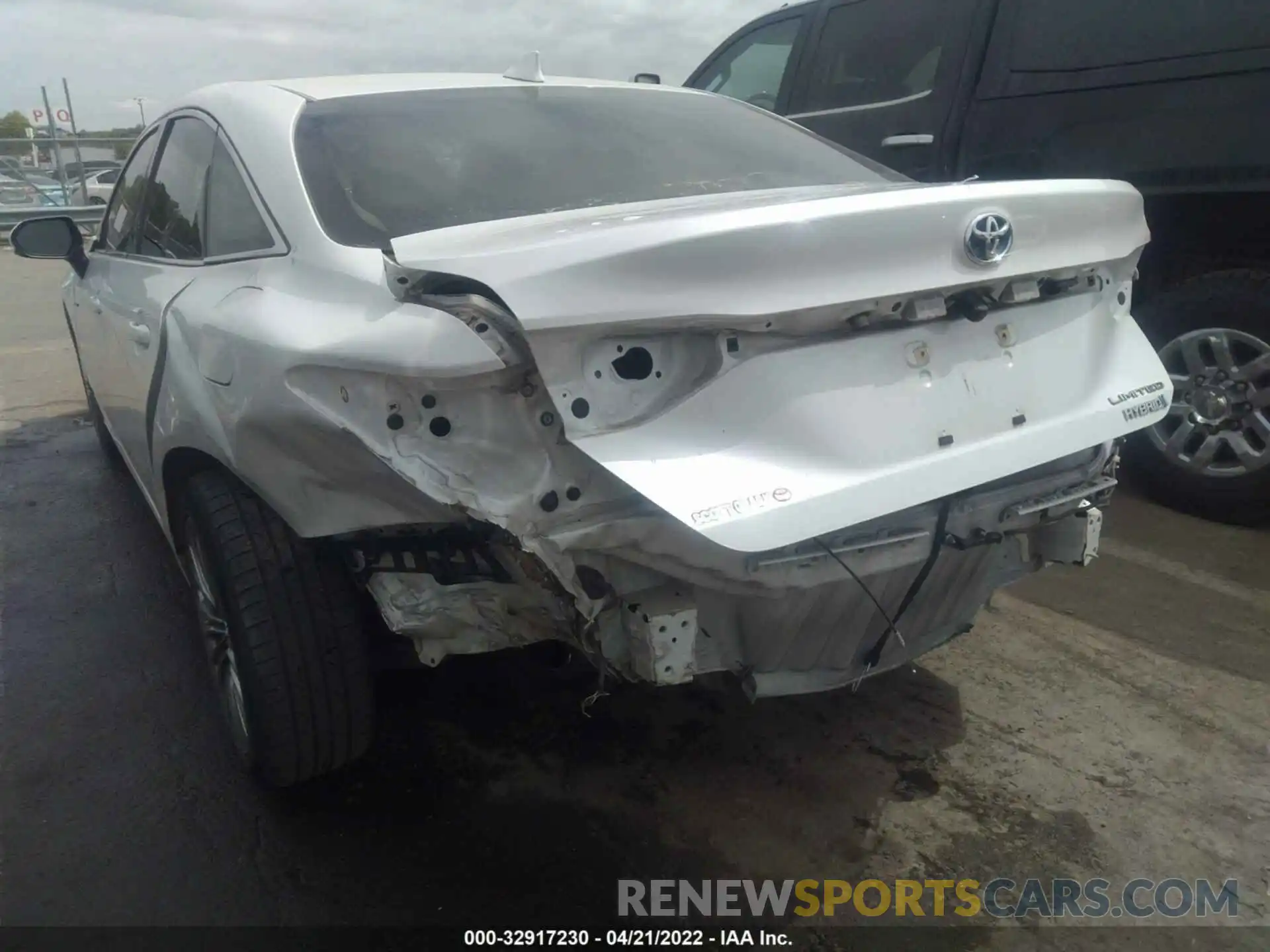 6 Photograph of a damaged car 4T1B21FB6KU003090 TOYOTA AVALON 2019