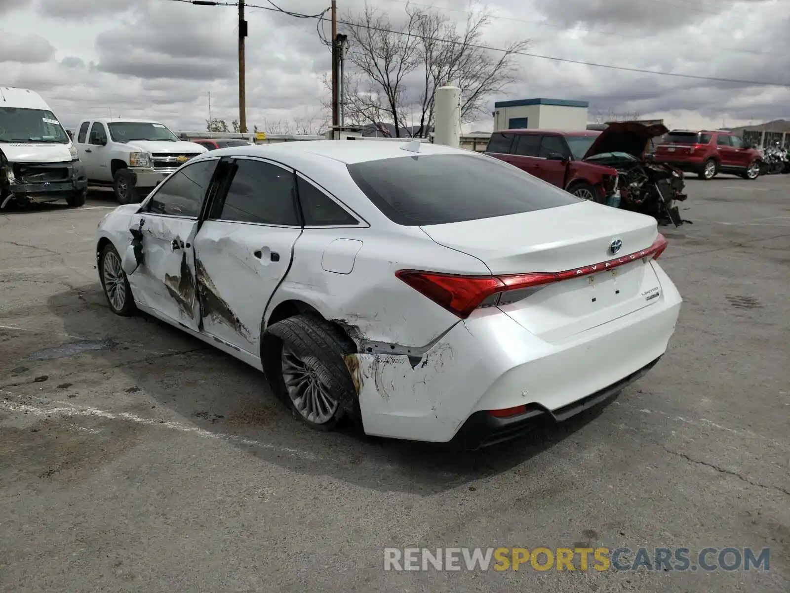 3 Фотография поврежденного автомобиля 4T1B21FB6KU010900 TOYOTA AVALON 2019