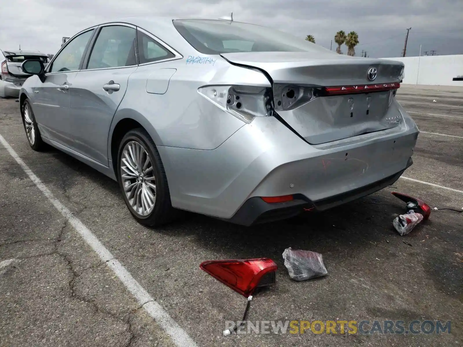 3 Photograph of a damaged car 4T1B21FB6KU011075 TOYOTA AVALON 2019