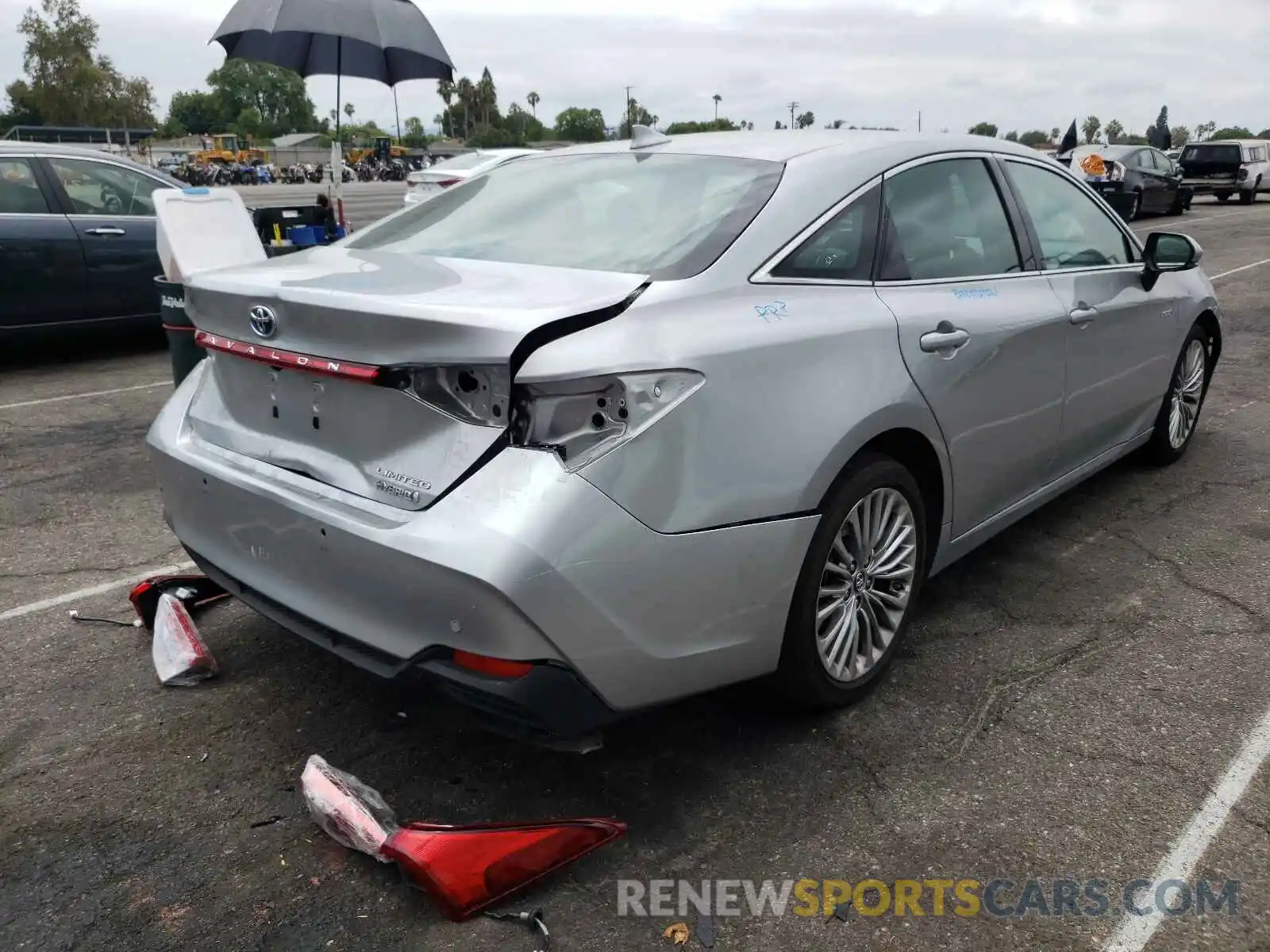 4 Photograph of a damaged car 4T1B21FB6KU011075 TOYOTA AVALON 2019