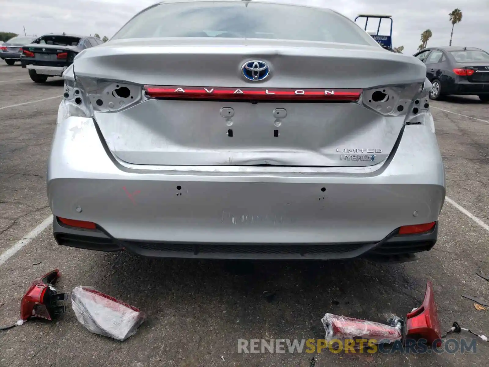 9 Photograph of a damaged car 4T1B21FB6KU011075 TOYOTA AVALON 2019