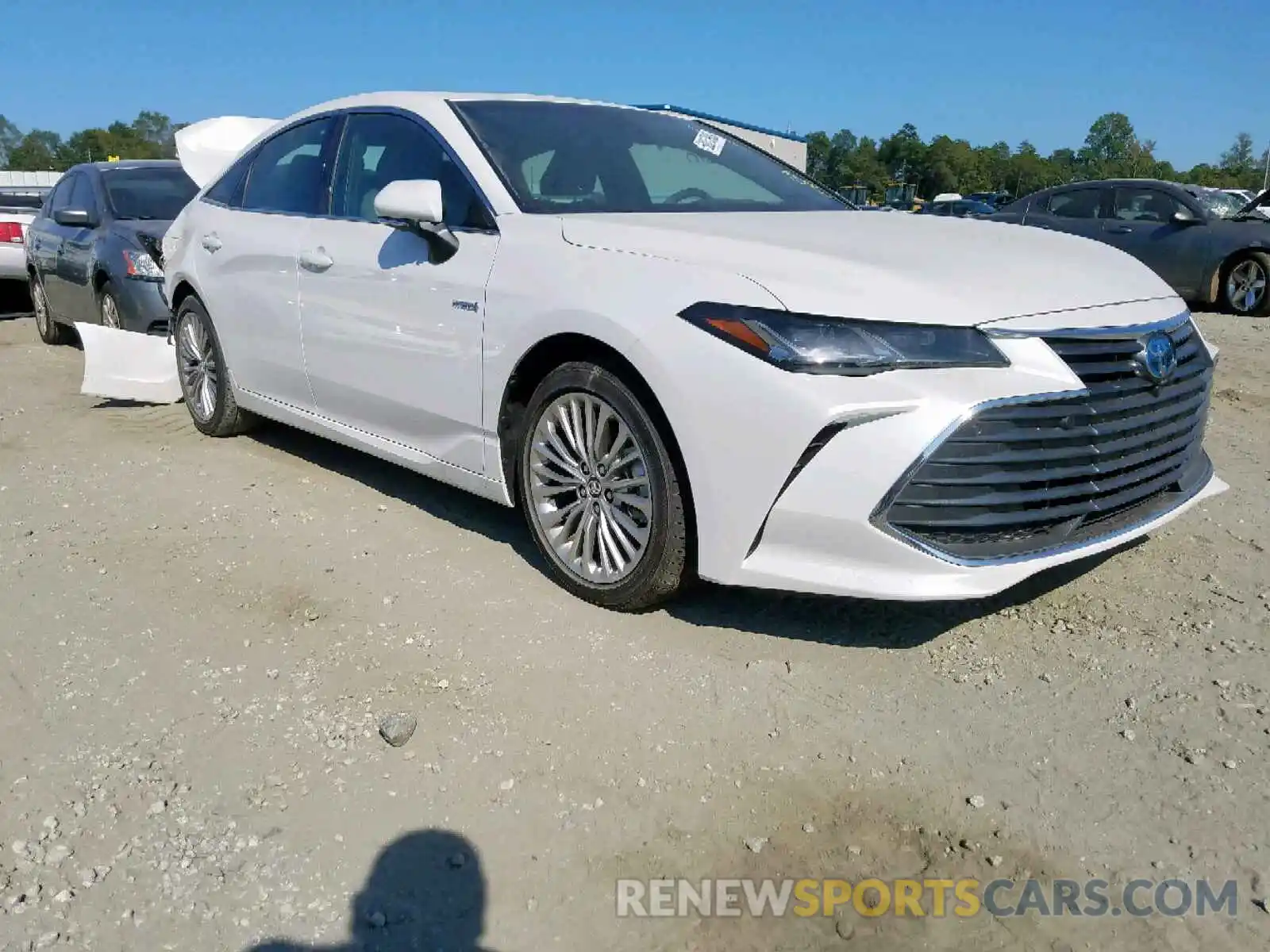 1 Photograph of a damaged car 4T1B21FB6KU011531 TOYOTA AVALON 2019