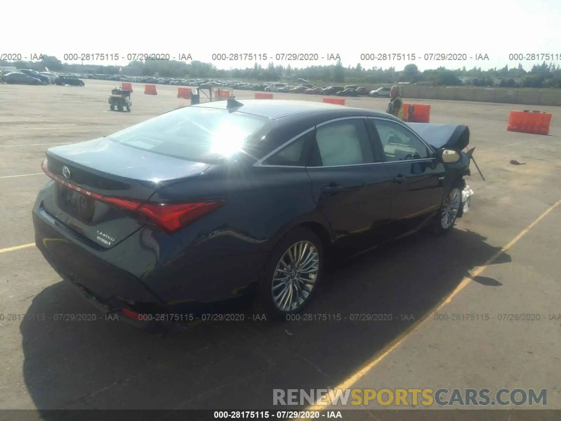 4 Фотография поврежденного автомобиля 4T1B21FB7KU007570 TOYOTA AVALON 2019