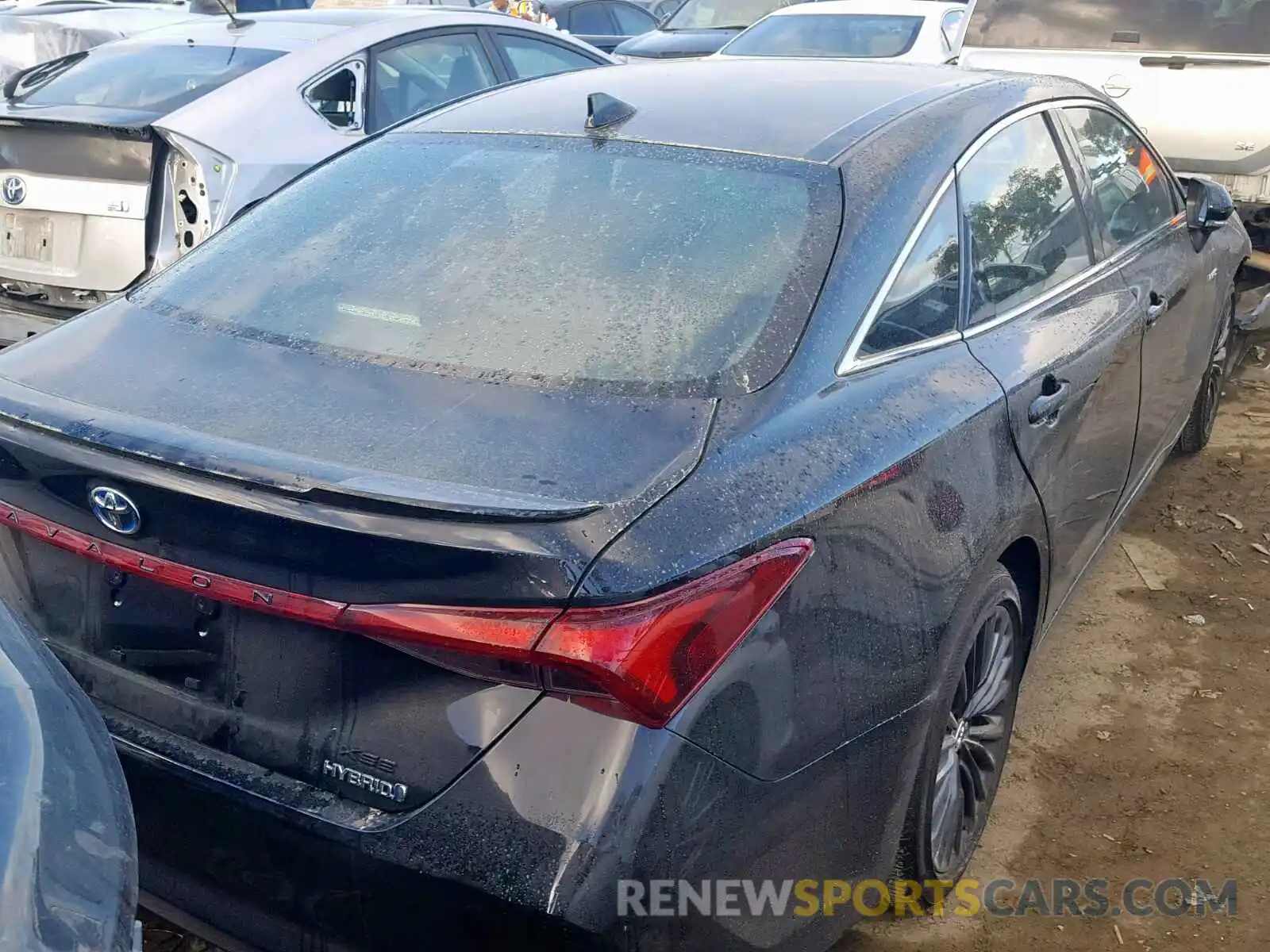 4 Photograph of a damaged car 4T1B21FB8KU001910 TOYOTA AVALON 2019