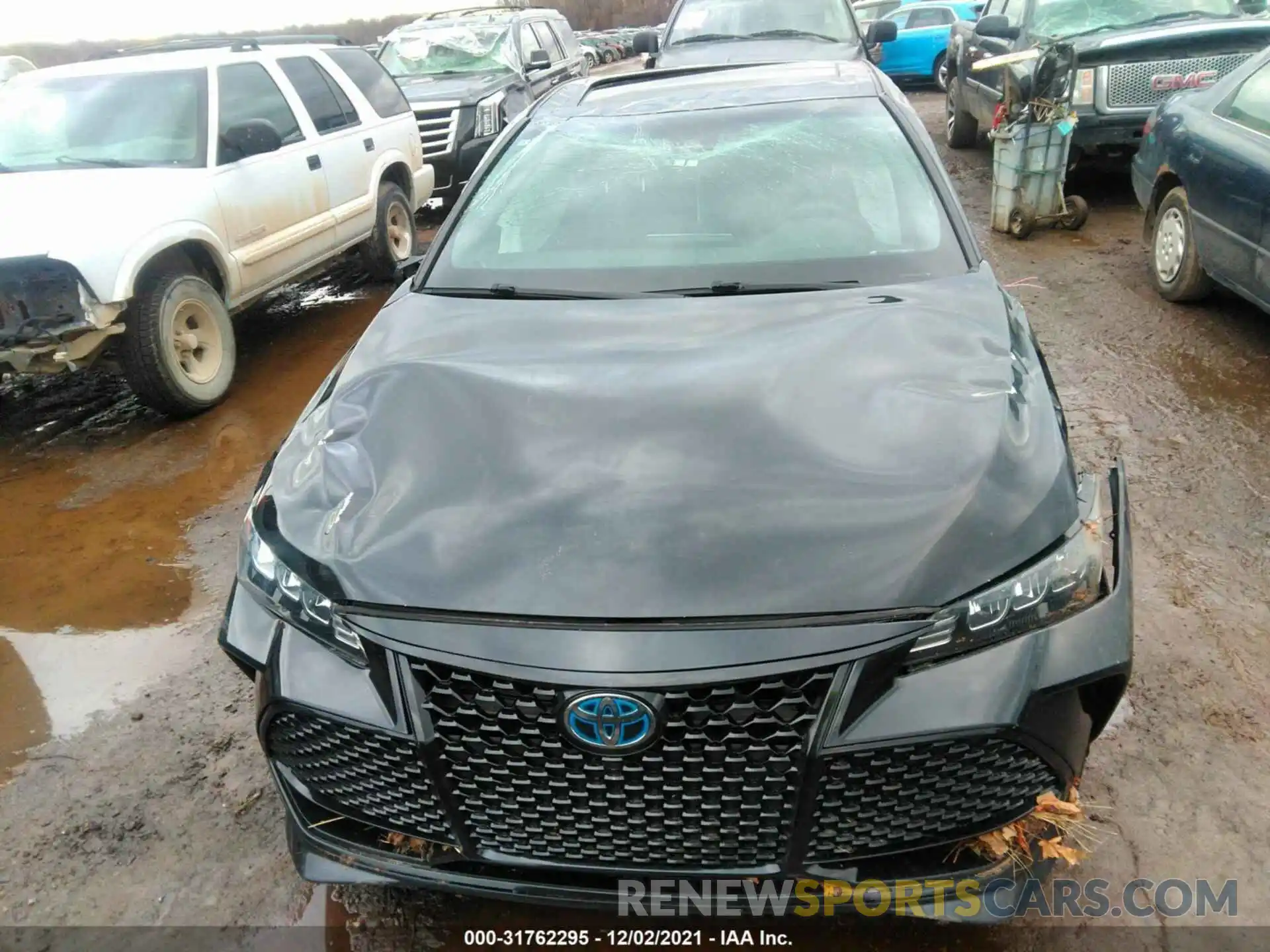 6 Photograph of a damaged car 4T1B21FB8KU002300 TOYOTA AVALON 2019