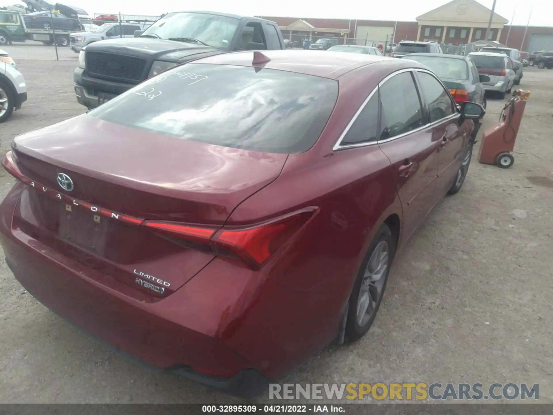 4 Photograph of a damaged car 4T1B21FB8KU004693 TOYOTA AVALON 2019