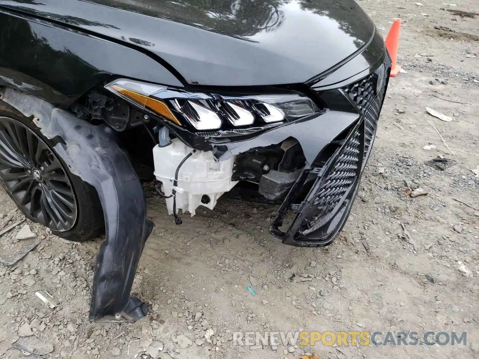 9 Photograph of a damaged car 4T1B21FB8KU006069 TOYOTA AVALON 2019