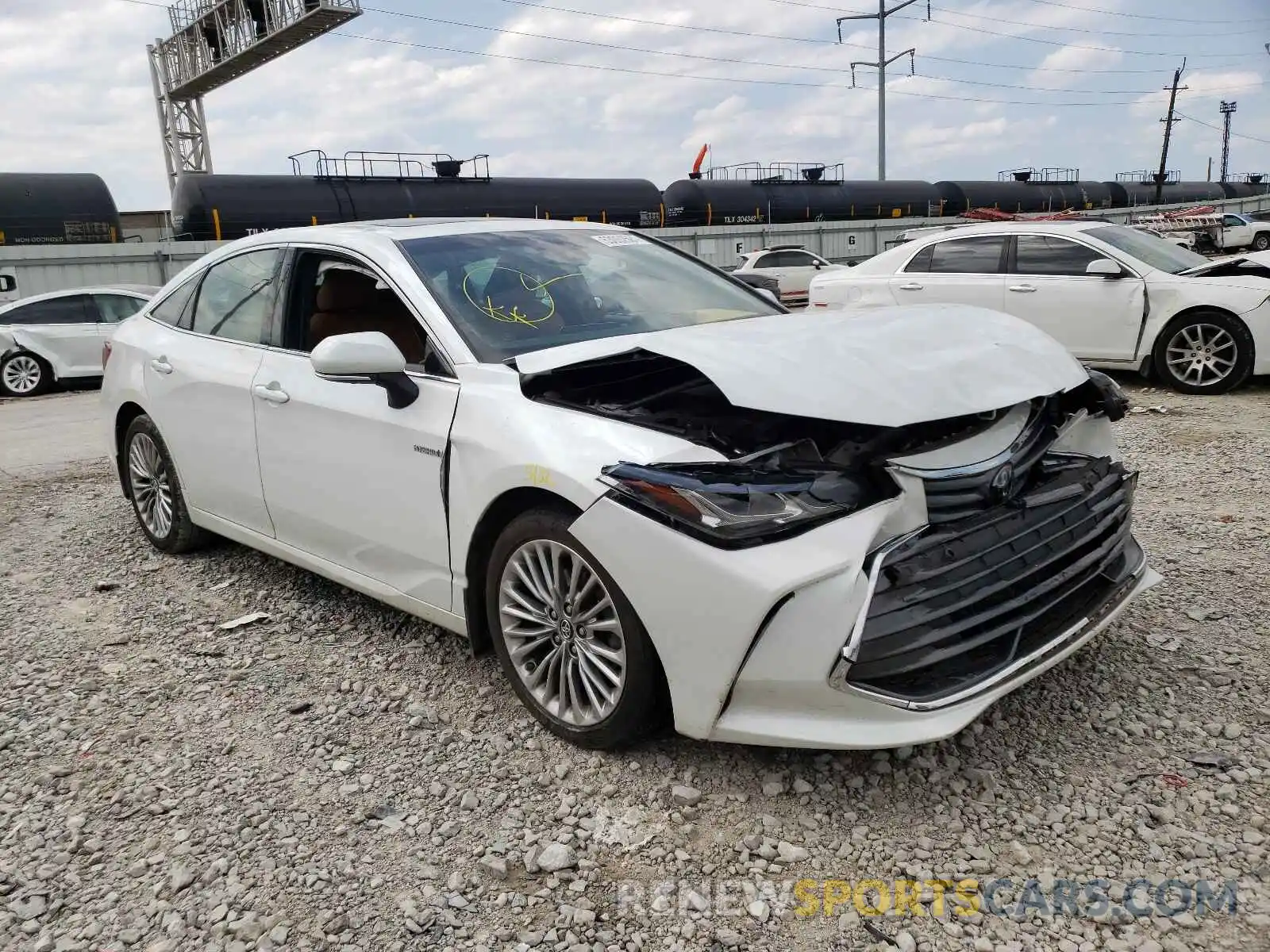 1 Photograph of a damaged car 4T1B21FB8KU006539 TOYOTA AVALON 2019