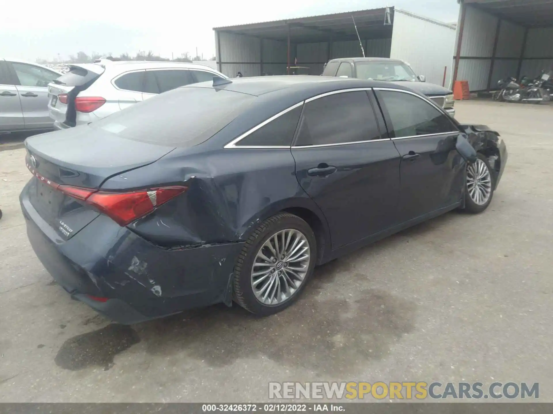 4 Photograph of a damaged car 4T1B21FB8KU010025 TOYOTA AVALON 2019