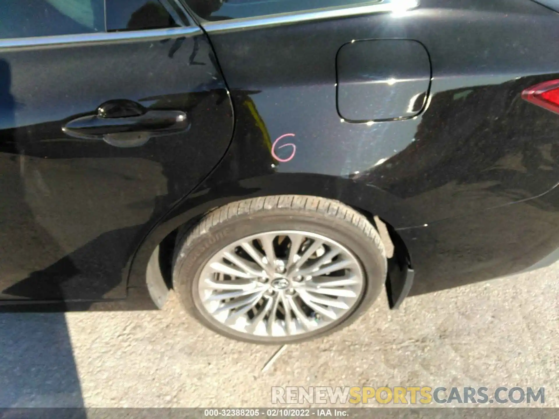 13 Photograph of a damaged car 4T1B21FB9KU007005 TOYOTA AVALON 2019