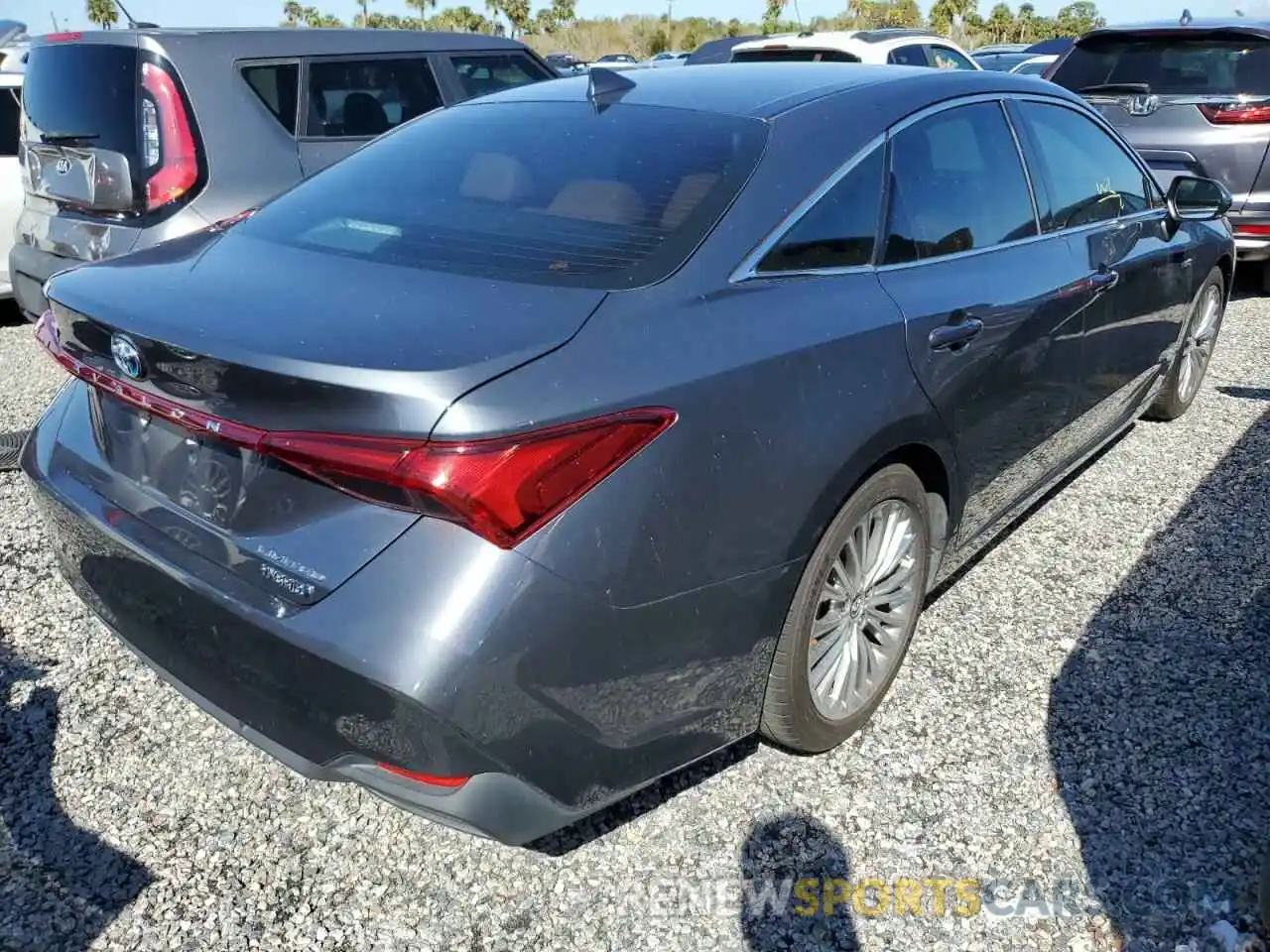 4 Photograph of a damaged car 4T1B21FBXKU001469 TOYOTA AVALON 2019