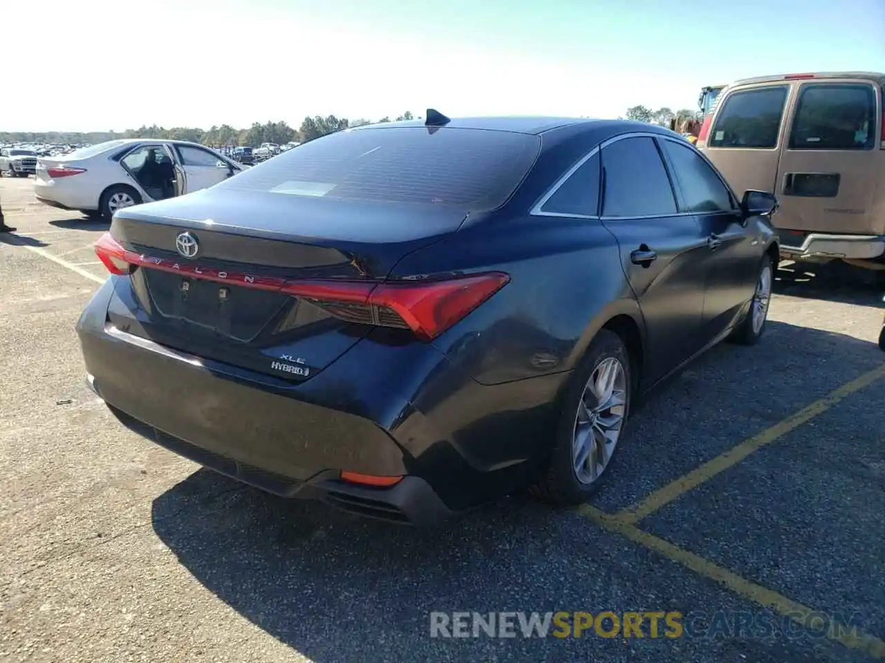 4 Photograph of a damaged car 4T1B21FBXKU001567 TOYOTA AVALON 2019