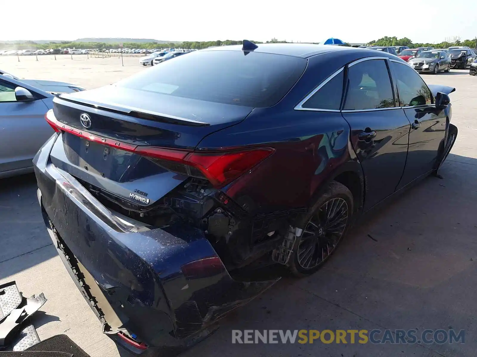 4 Photograph of a damaged car 4T1B21FBXKU001942 TOYOTA AVALON 2019