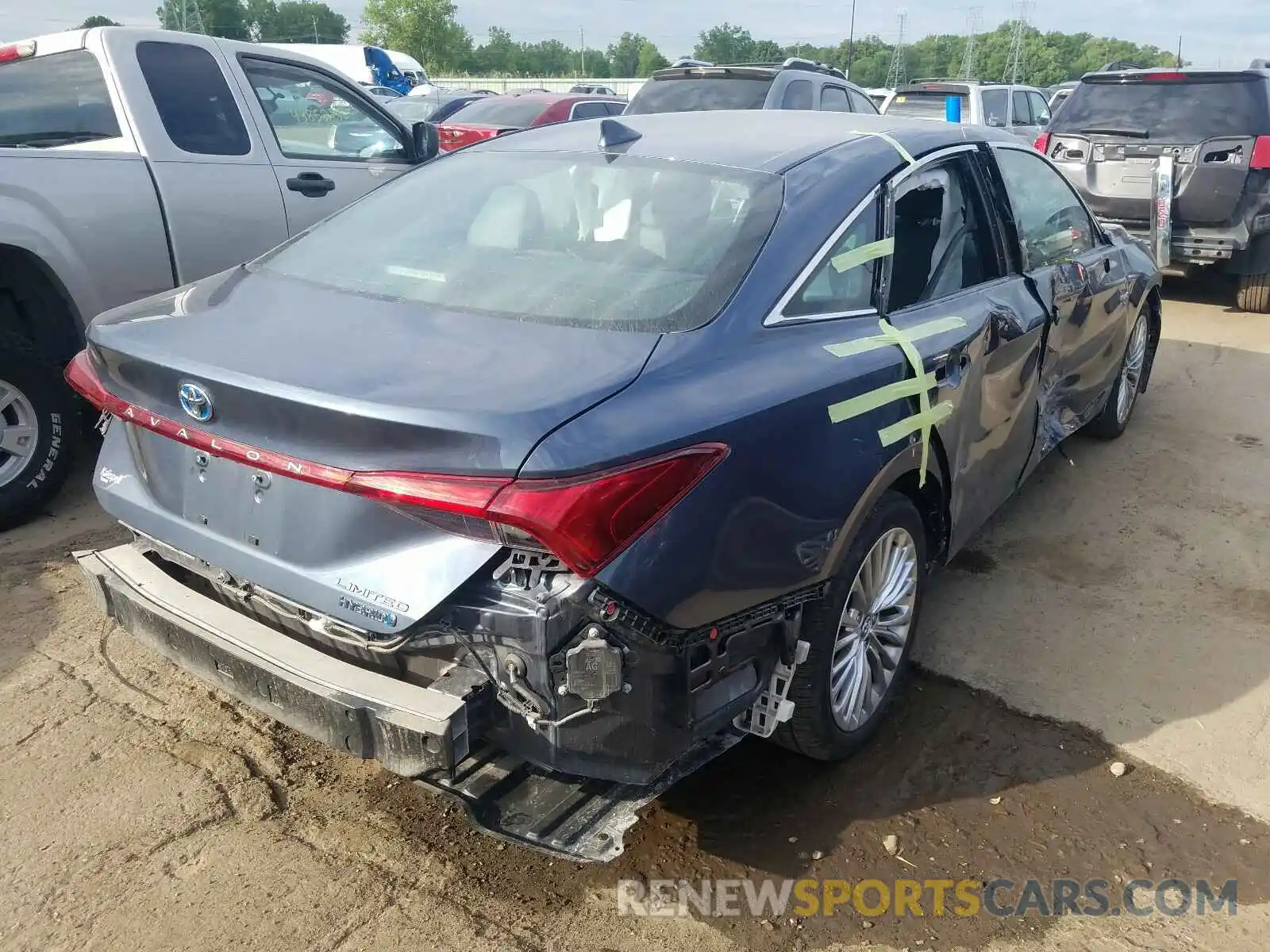 4 Photograph of a damaged car 4T1B21FBXKU003500 TOYOTA AVALON 2019