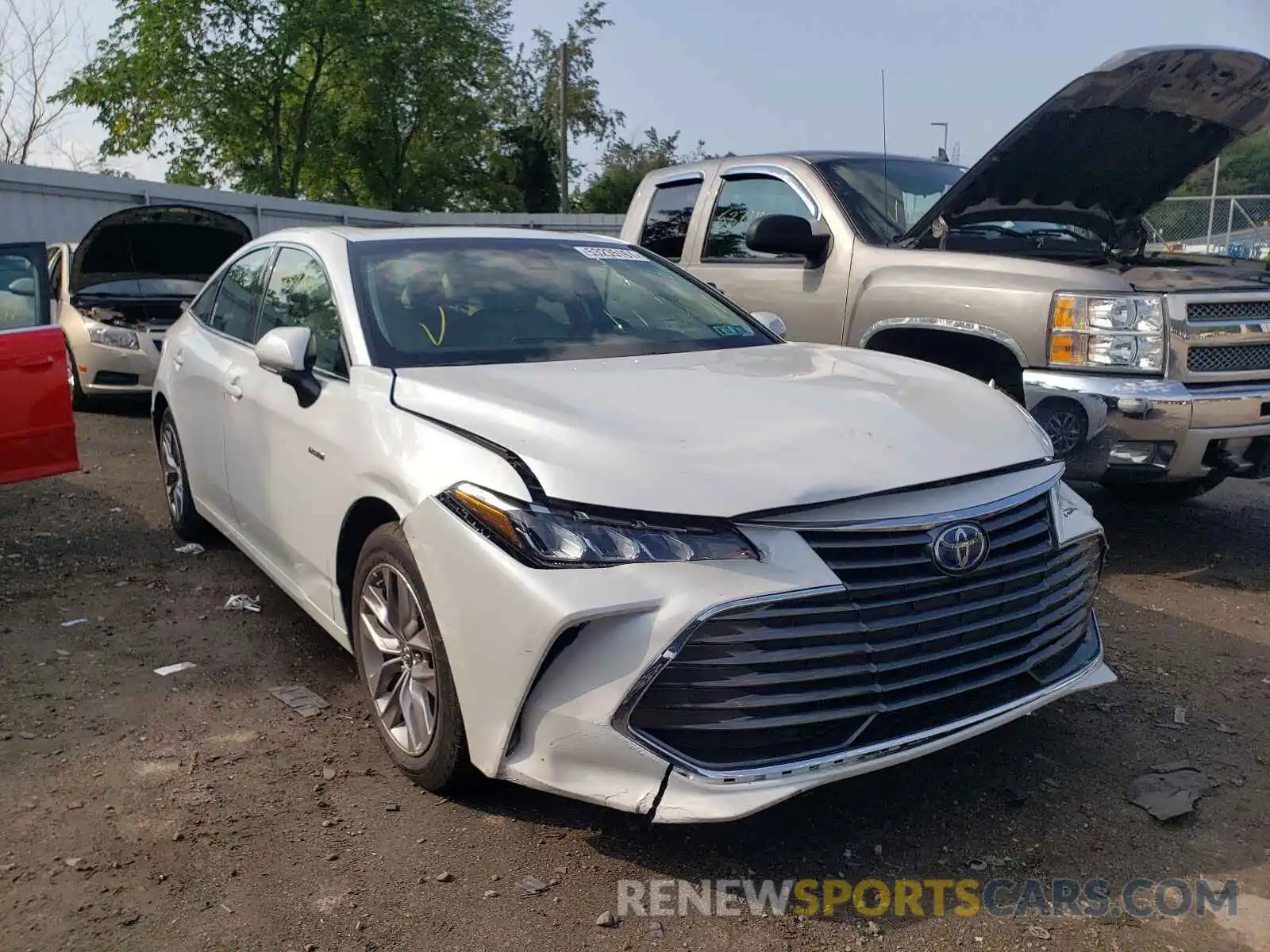 1 Photograph of a damaged car 4T1B21FBXKU004484 TOYOTA AVALON 2019