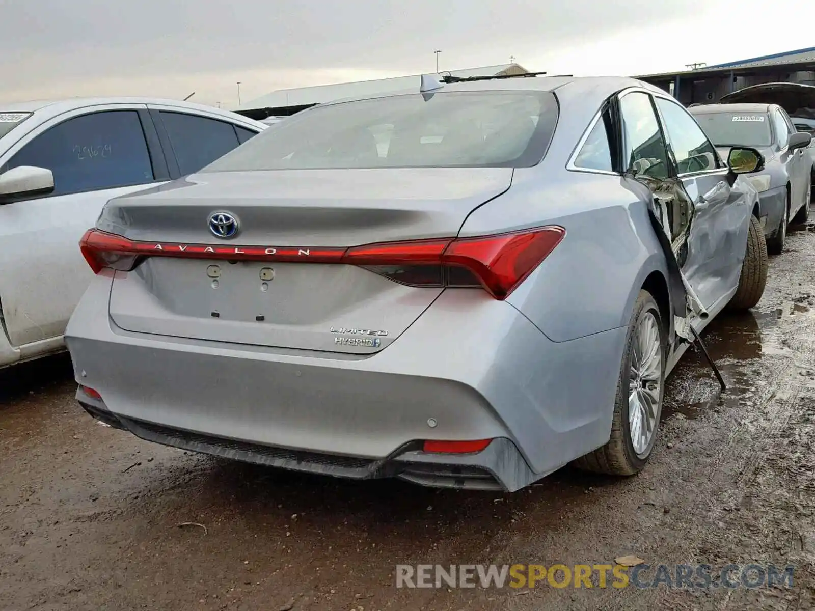 4 Photograph of a damaged car 4T1B21FBXKU004615 TOYOTA AVALON 2019