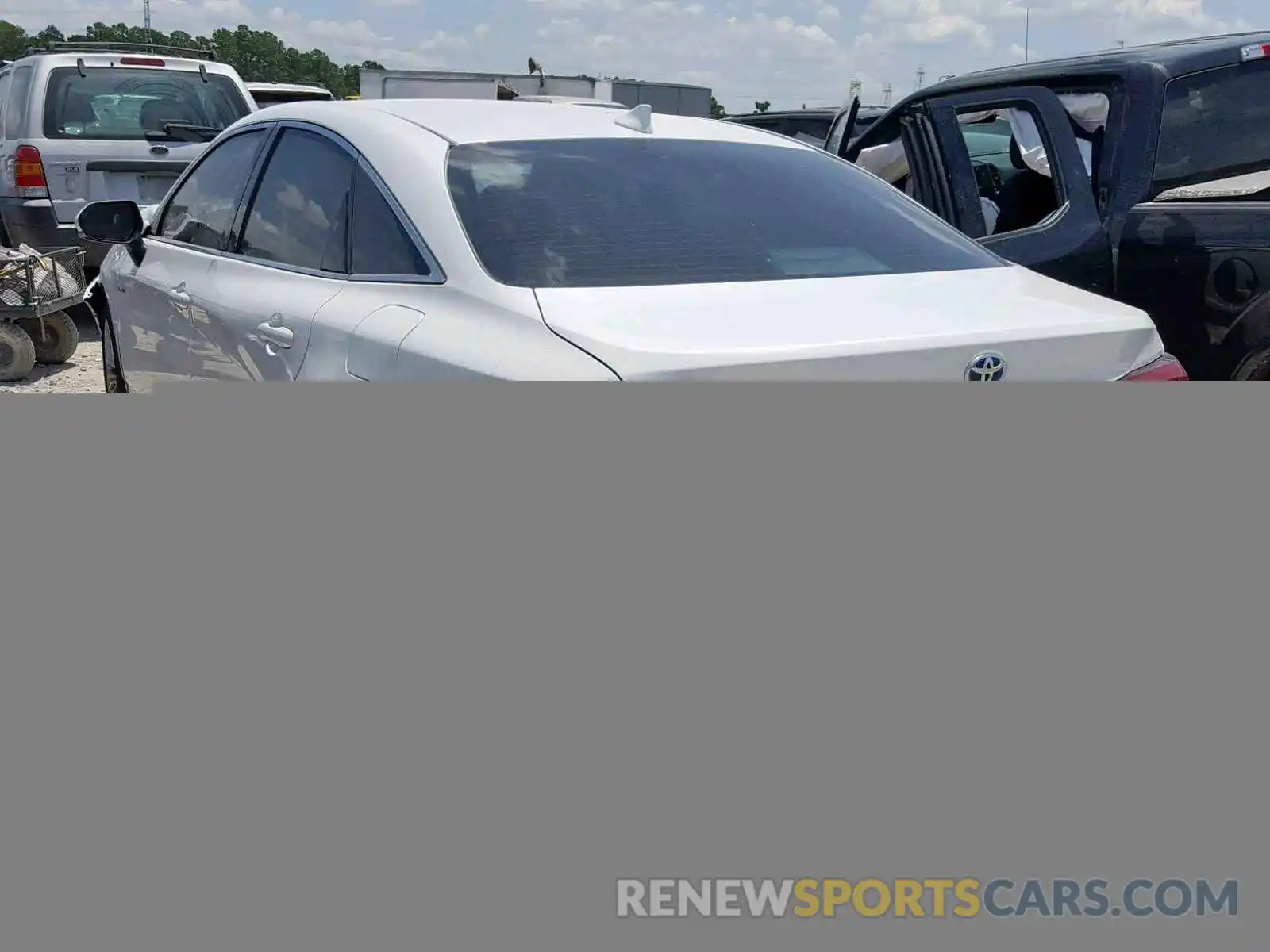 3 Photograph of a damaged car 4T1B21FBXKU008163 TOYOTA AVALON 2019