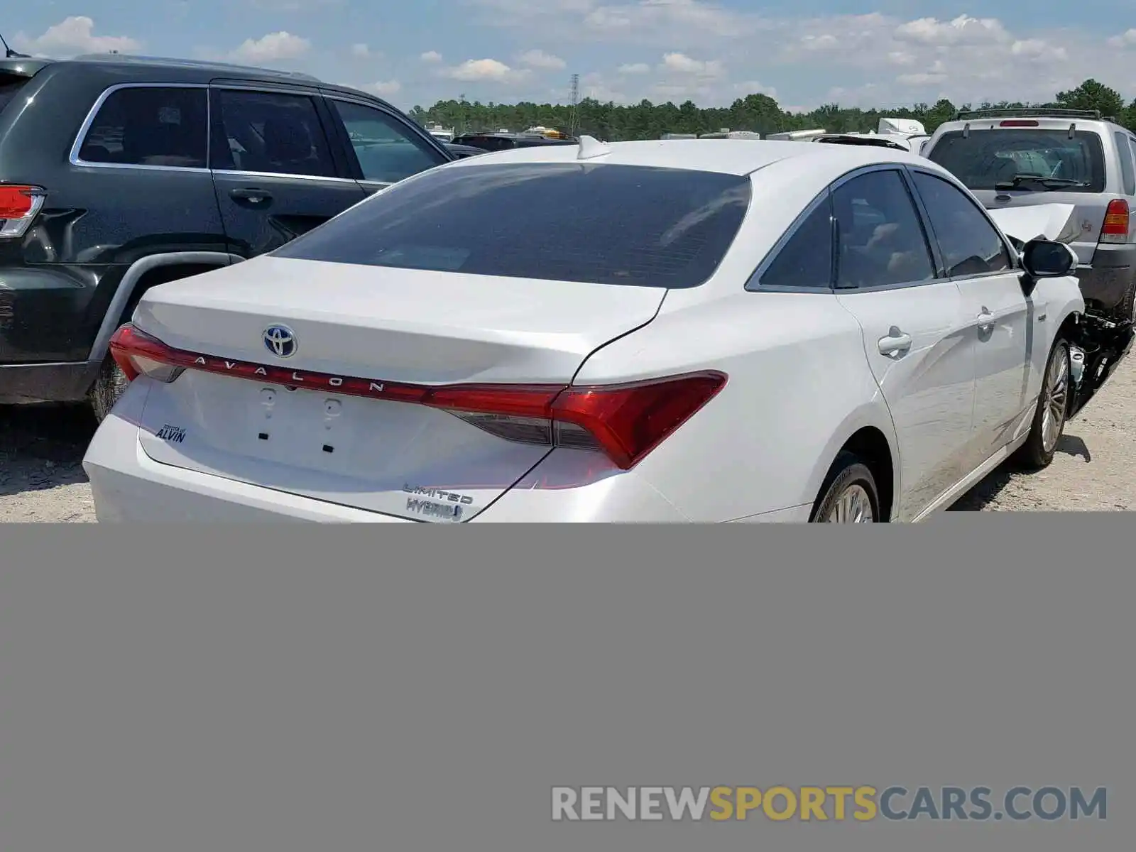 4 Photograph of a damaged car 4T1B21FBXKU008163 TOYOTA AVALON 2019