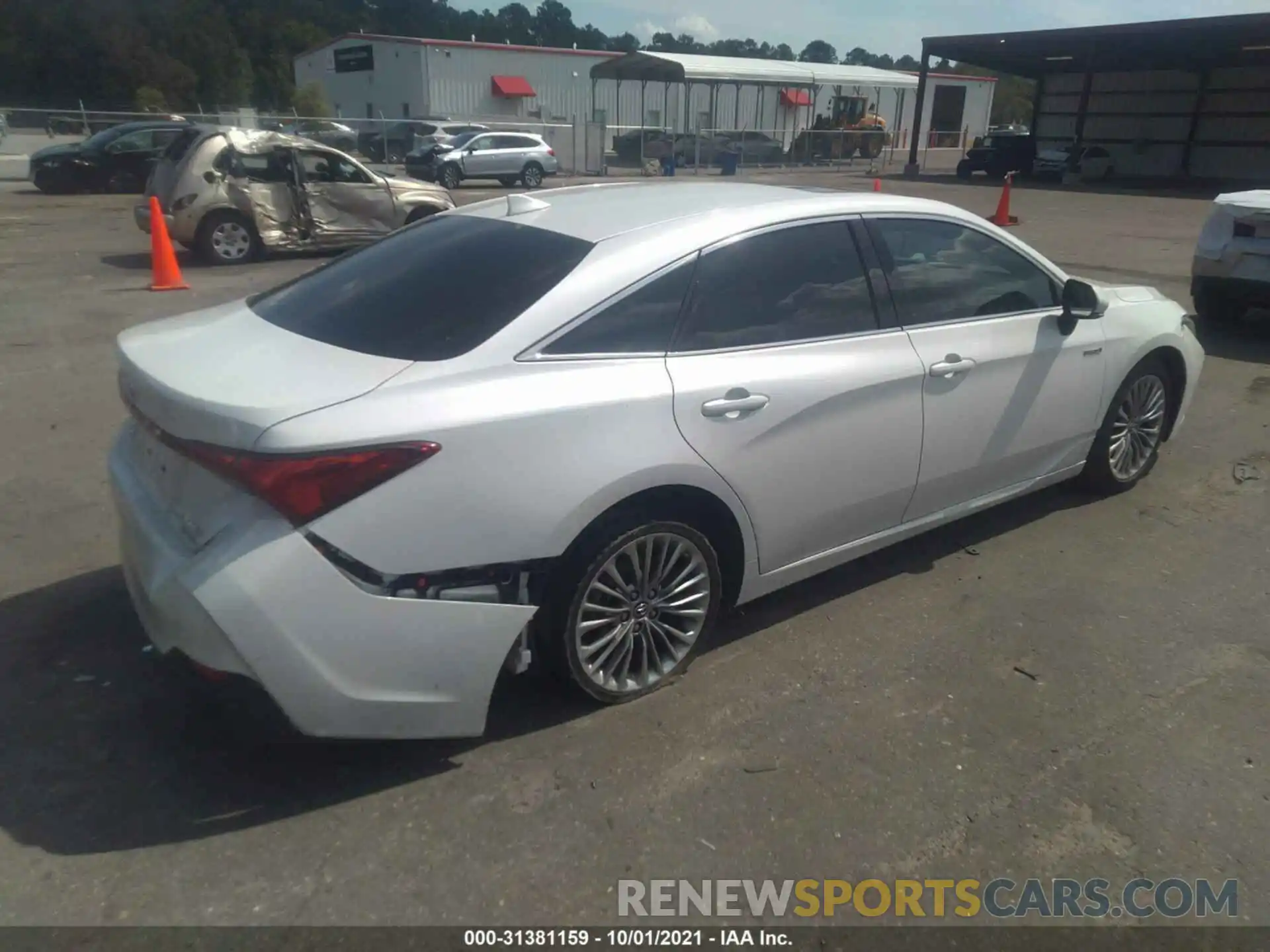 4 Photograph of a damaged car 4T1B21FBXKU009846 TOYOTA AVALON 2019