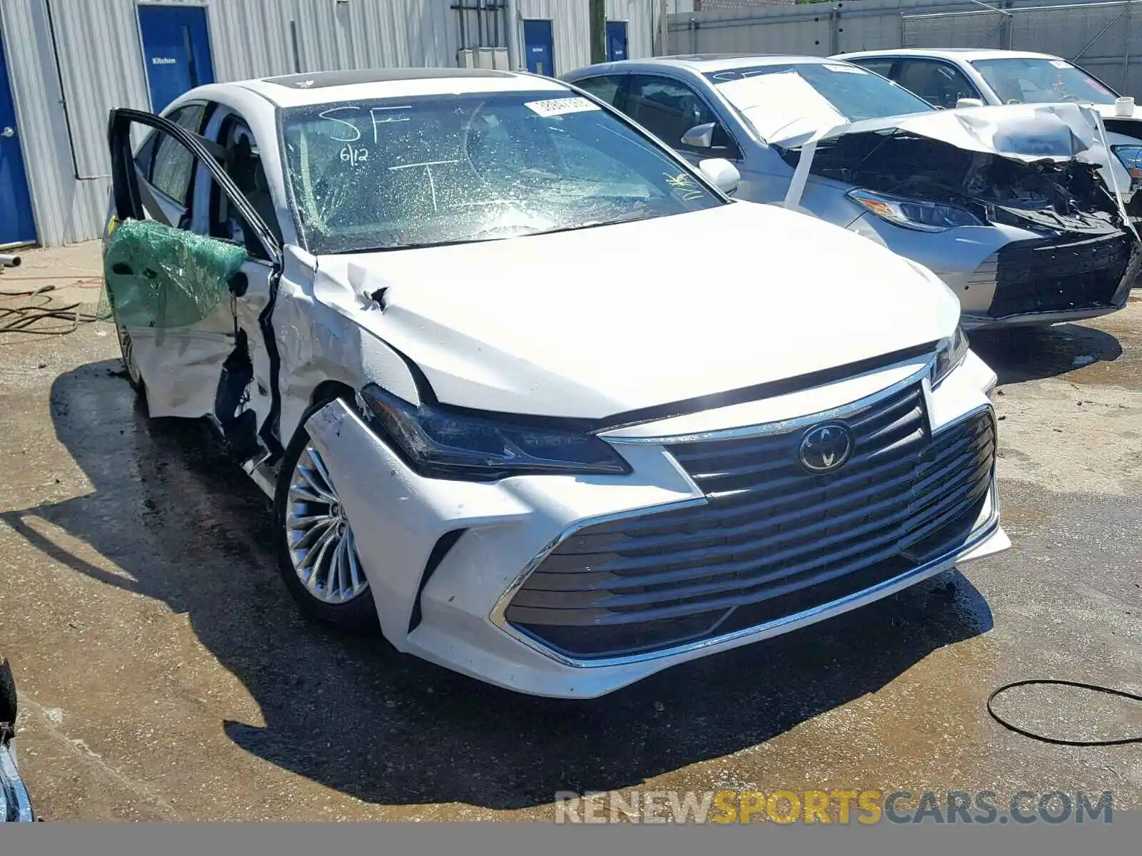 1 Фотография поврежденного автомобиля 4T1BZ1FB0KU001623 TOYOTA AVALON 2019