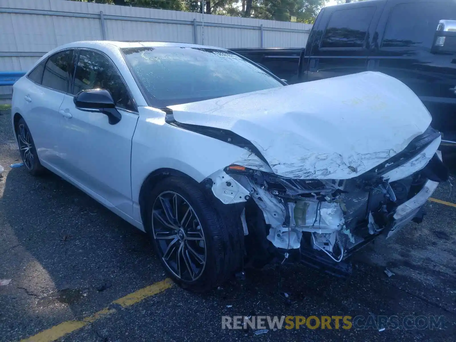 1 Photograph of a damaged car 4T1BZ1FB0KU004652 TOYOTA AVALON 2019