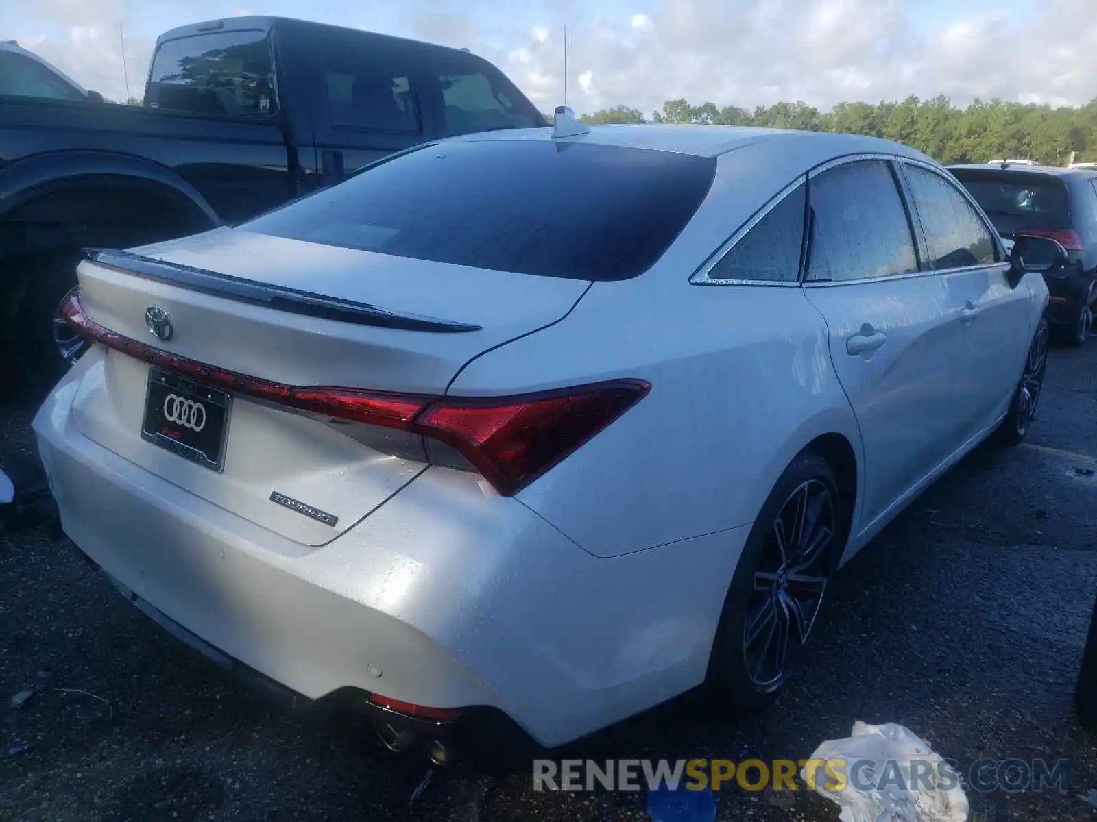 4 Photograph of a damaged car 4T1BZ1FB0KU004652 TOYOTA AVALON 2019