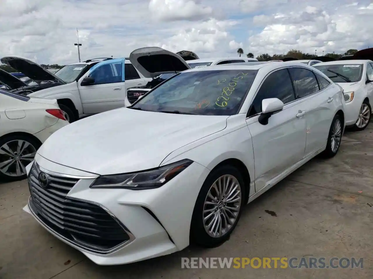 9 Photograph of a damaged car 4T1BZ1FB0KU006806 TOYOTA AVALON 2019