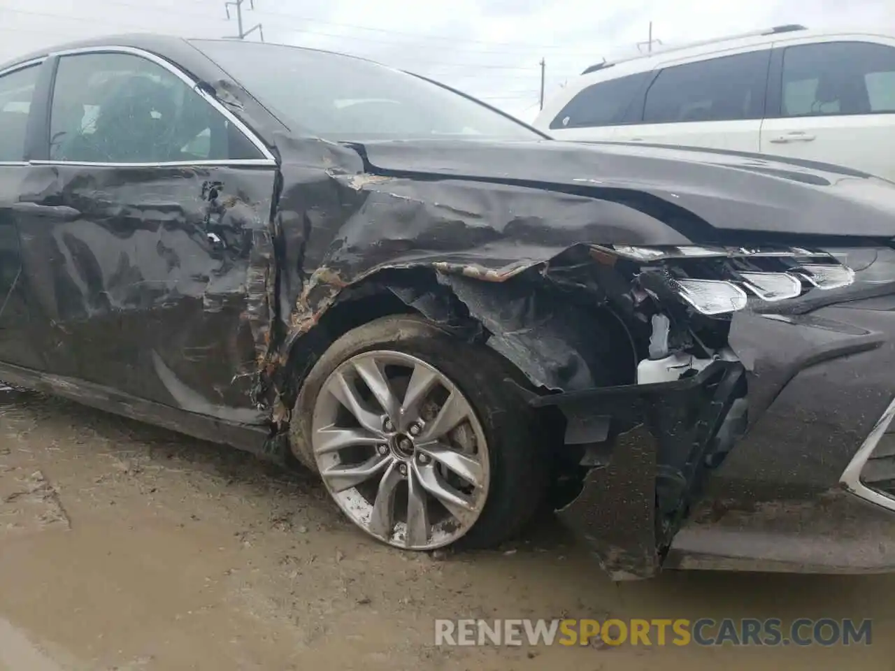 9 Photograph of a damaged car 4T1BZ1FB0KU007793 TOYOTA AVALON 2019