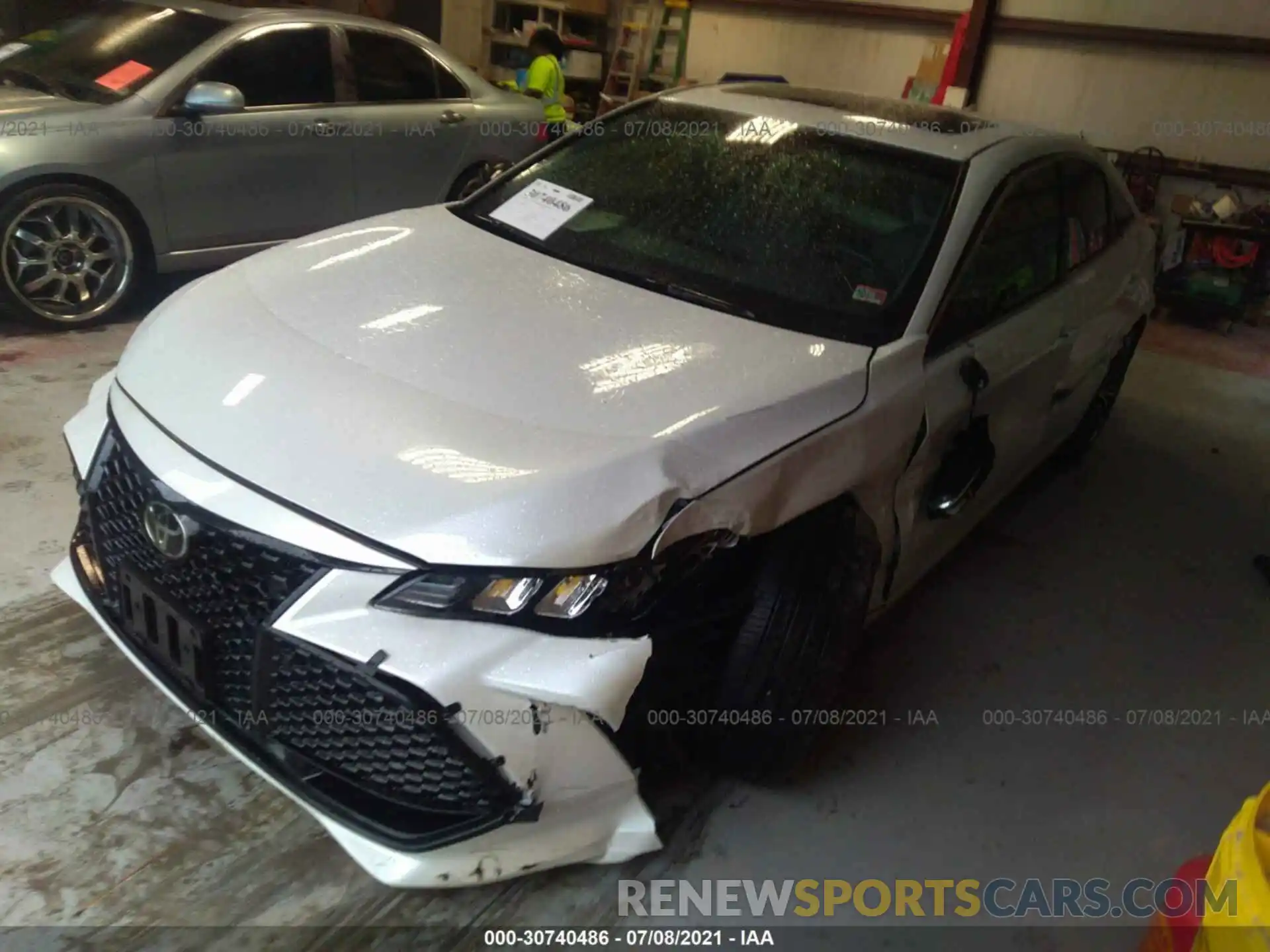 2 Photograph of a damaged car 4T1BZ1FB0KU008068 TOYOTA AVALON 2019