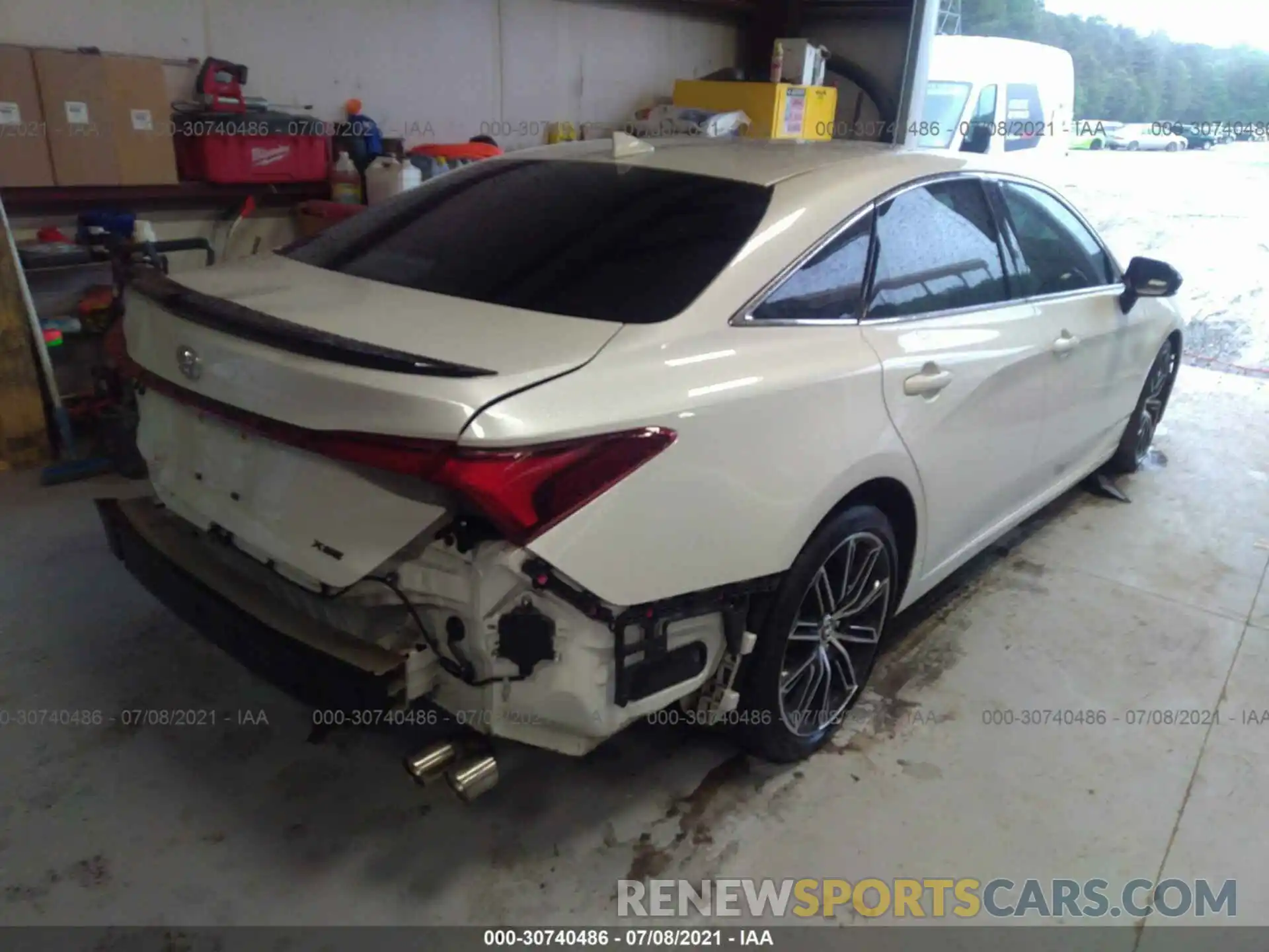 4 Photograph of a damaged car 4T1BZ1FB0KU008068 TOYOTA AVALON 2019