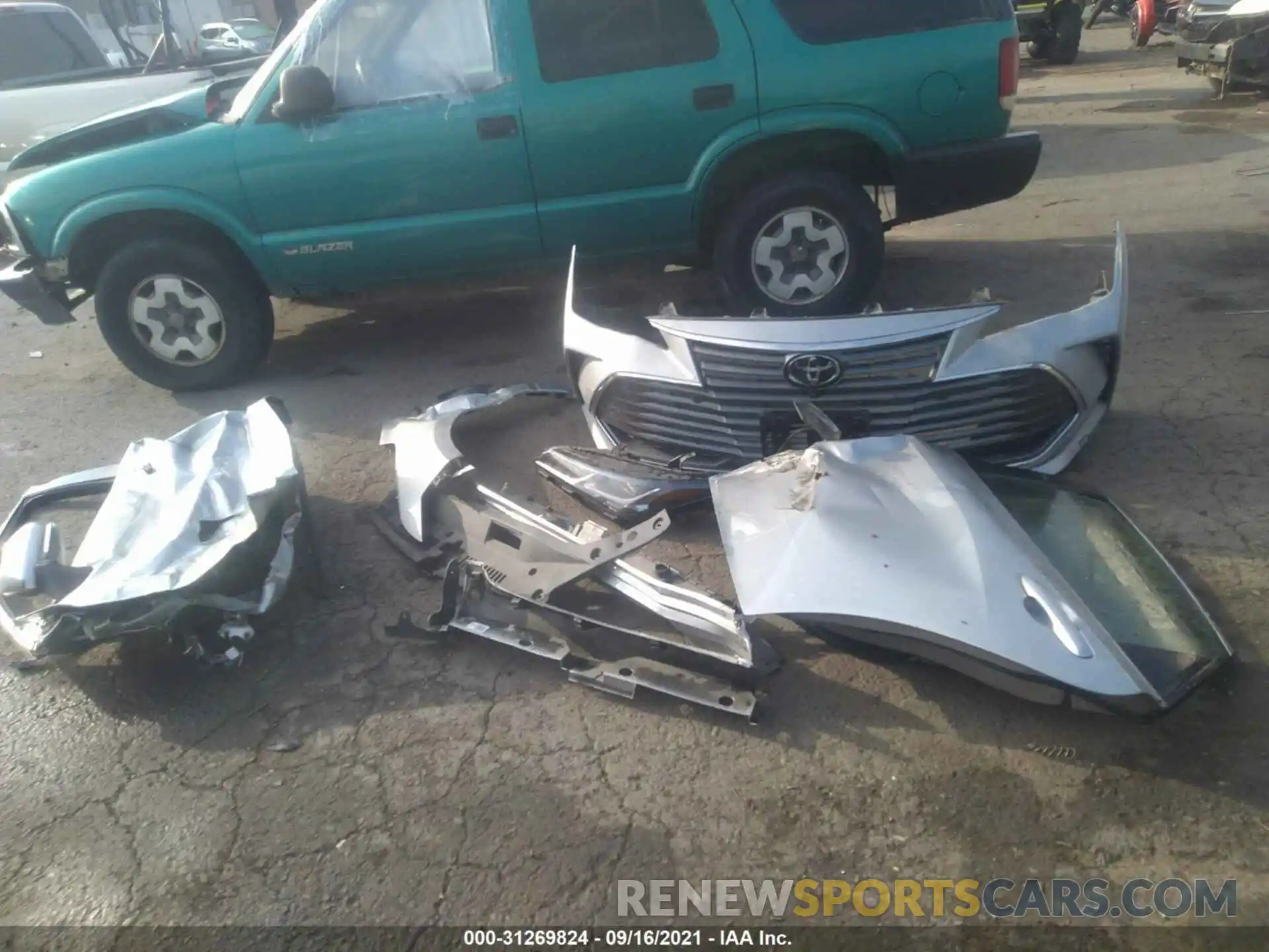 12 Photograph of a damaged car 4T1BZ1FB0KU008409 TOYOTA AVALON 2019