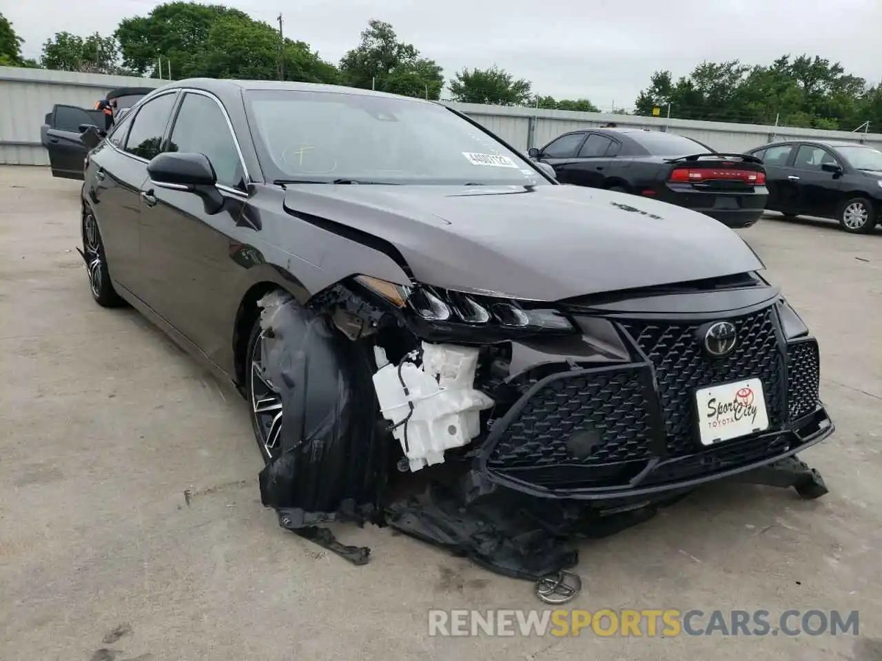 1 Photograph of a damaged car 4T1BZ1FB0KU009561 TOYOTA AVALON 2019