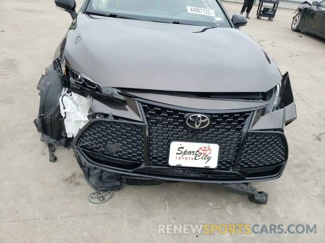 9 Photograph of a damaged car 4T1BZ1FB0KU009561 TOYOTA AVALON 2019